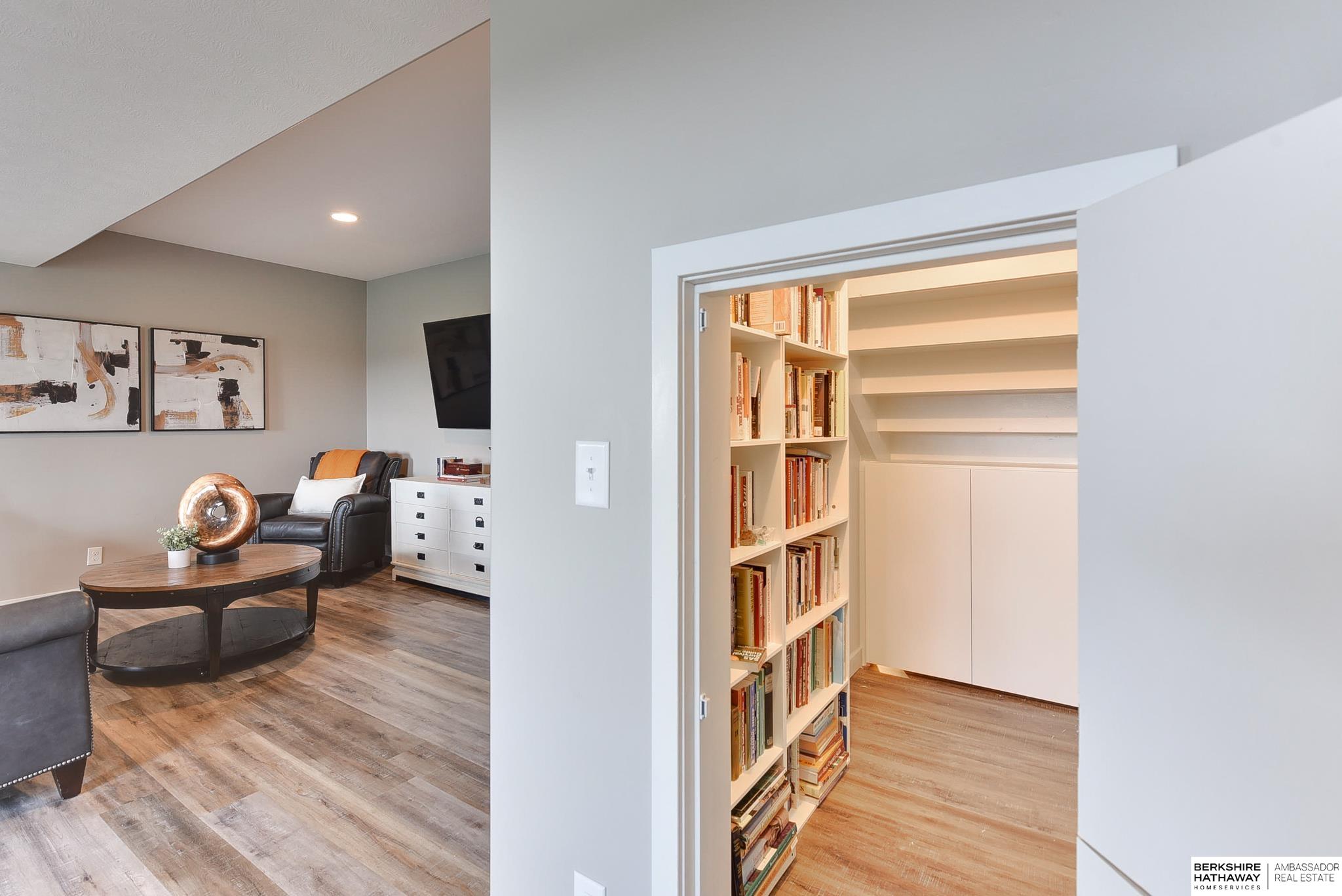 Valley, Nebraska 68064, United States, 5 Bedrooms Bedrooms, ,3 BathroomsBathrooms,Residential,Active,139953