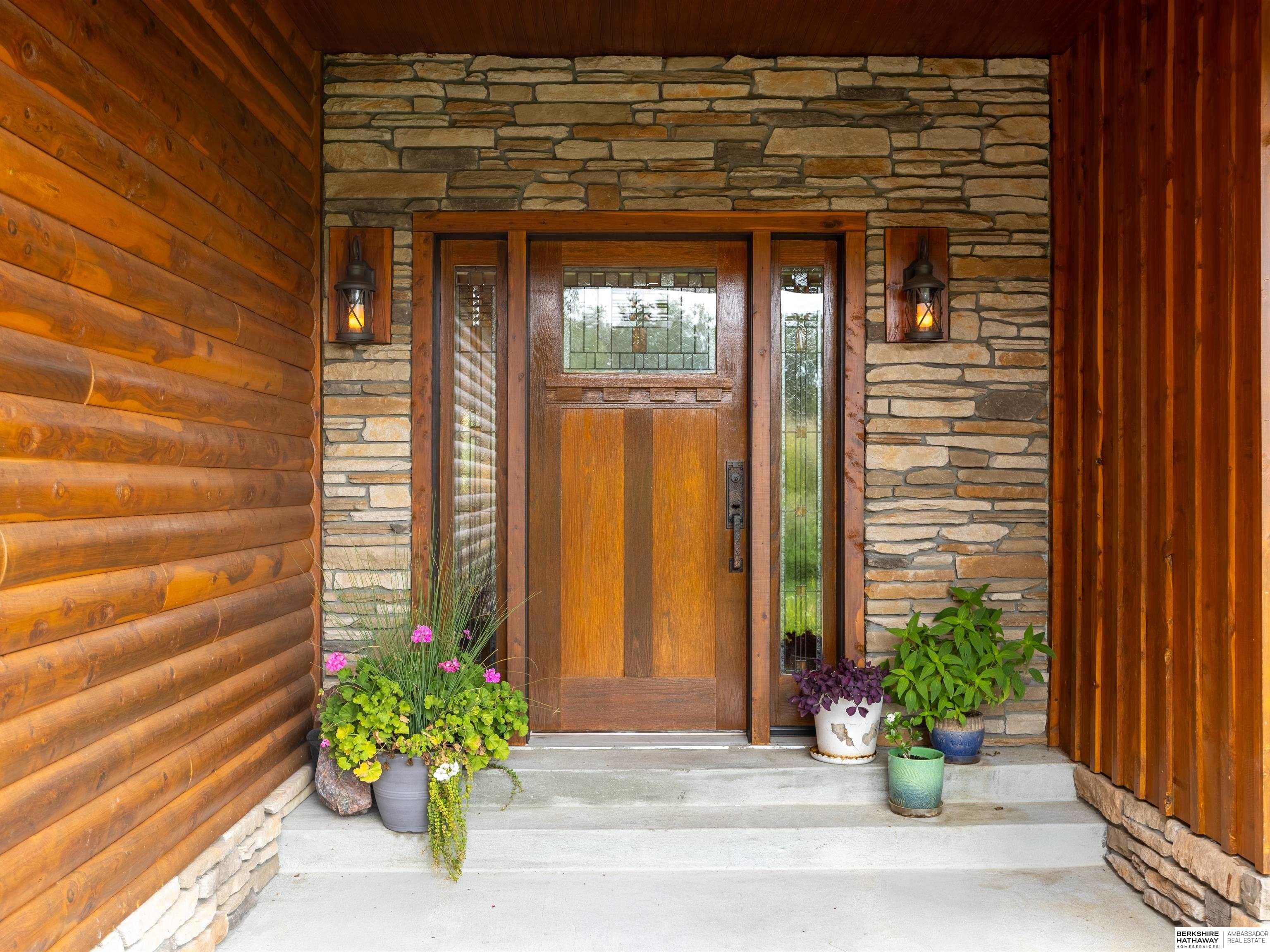 Louisville, Nebraska 68037, United States, 5 Bedrooms Bedrooms, ,4 BathroomsBathrooms,Residential,Pending,201241