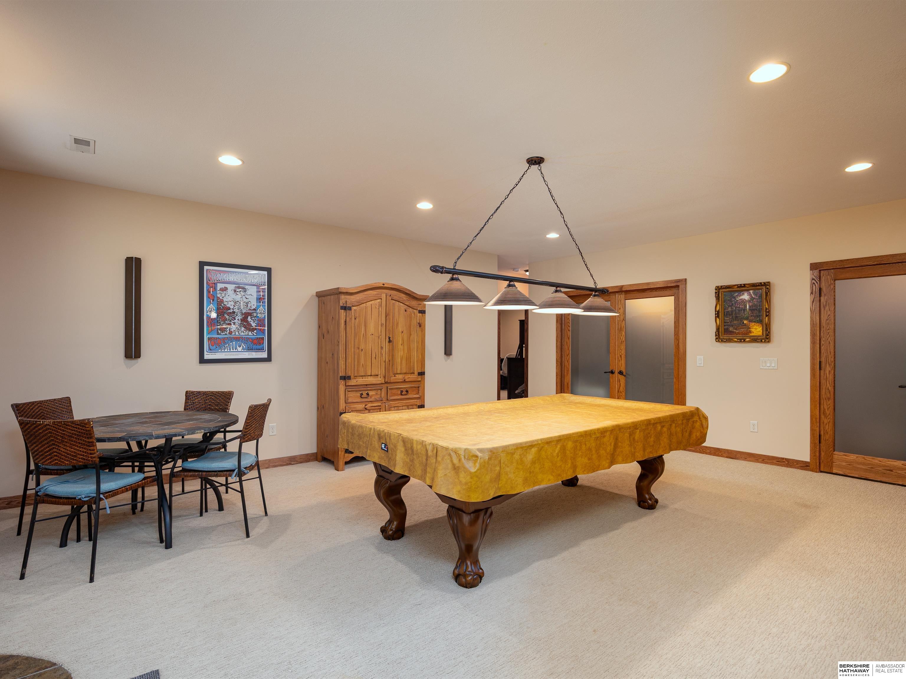 Louisville, Nebraska 68037, United States, 5 Bedrooms Bedrooms, ,4 BathroomsBathrooms,Residential,Pending,201241