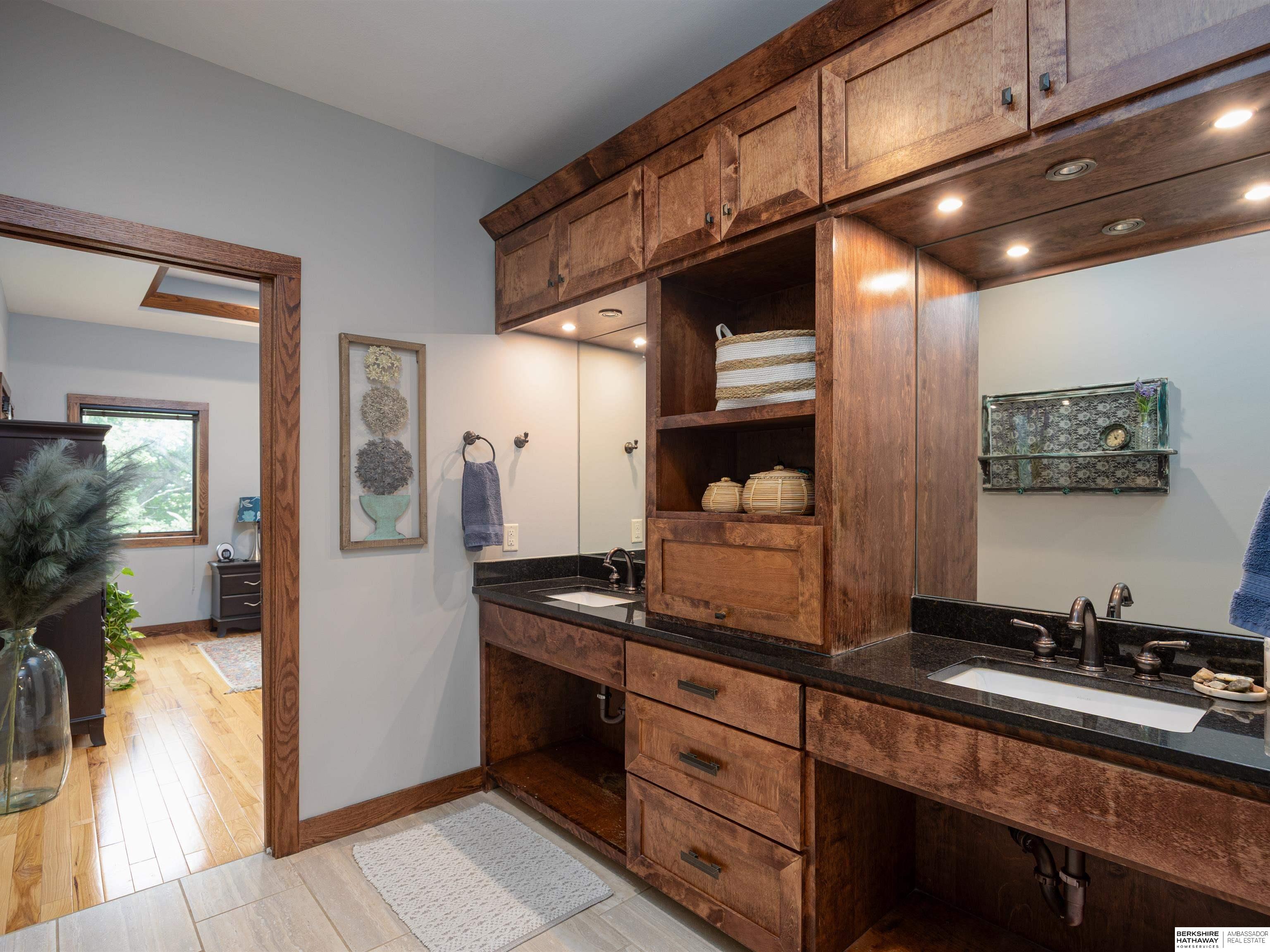 Louisville, Nebraska 68037, United States, 5 Bedrooms Bedrooms, ,4 BathroomsBathrooms,Residential,Pending,201241