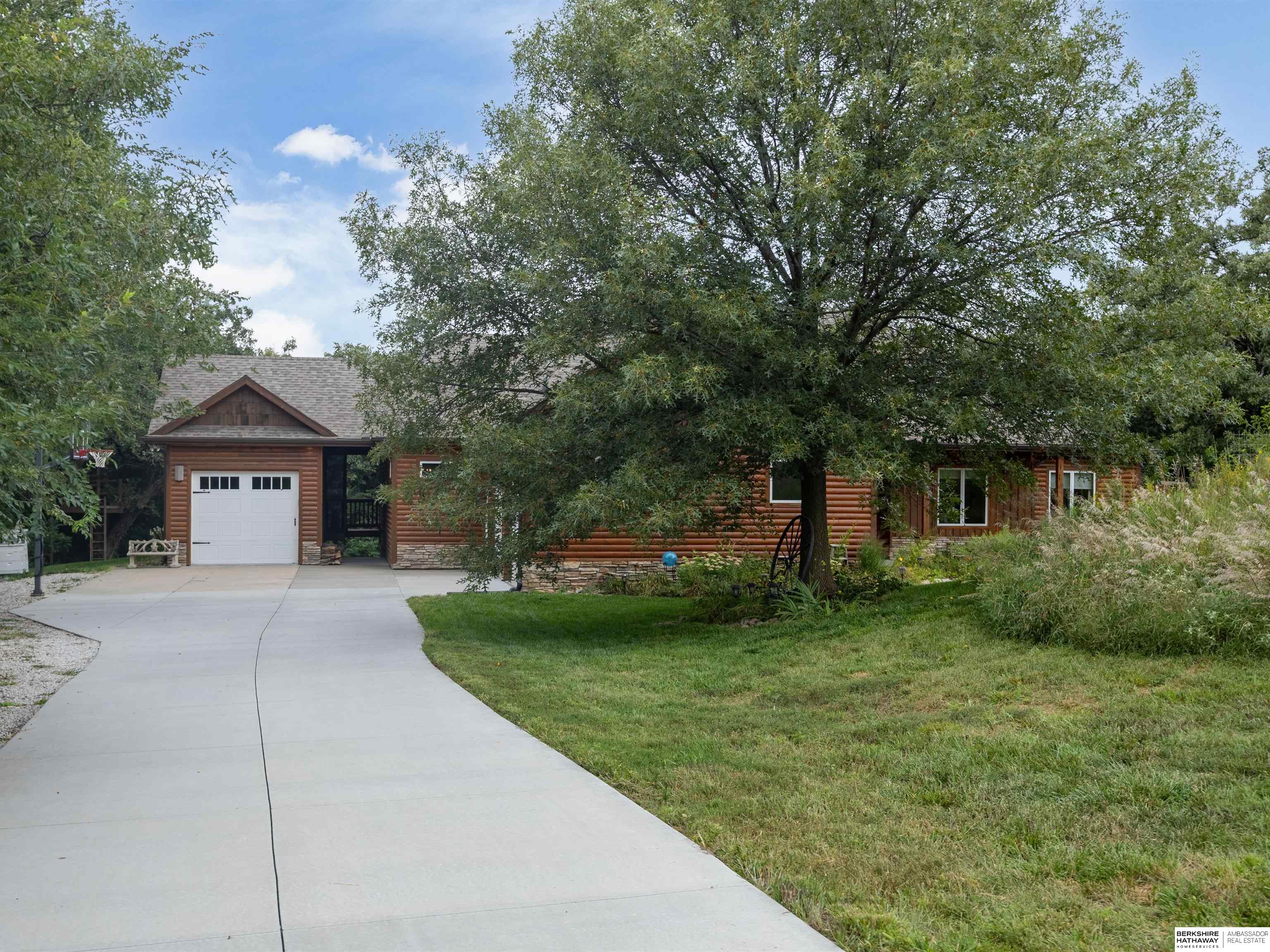 Louisville, Nebraska 68037, United States, 5 Bedrooms Bedrooms, ,4 BathroomsBathrooms,Residential,Pending,201241