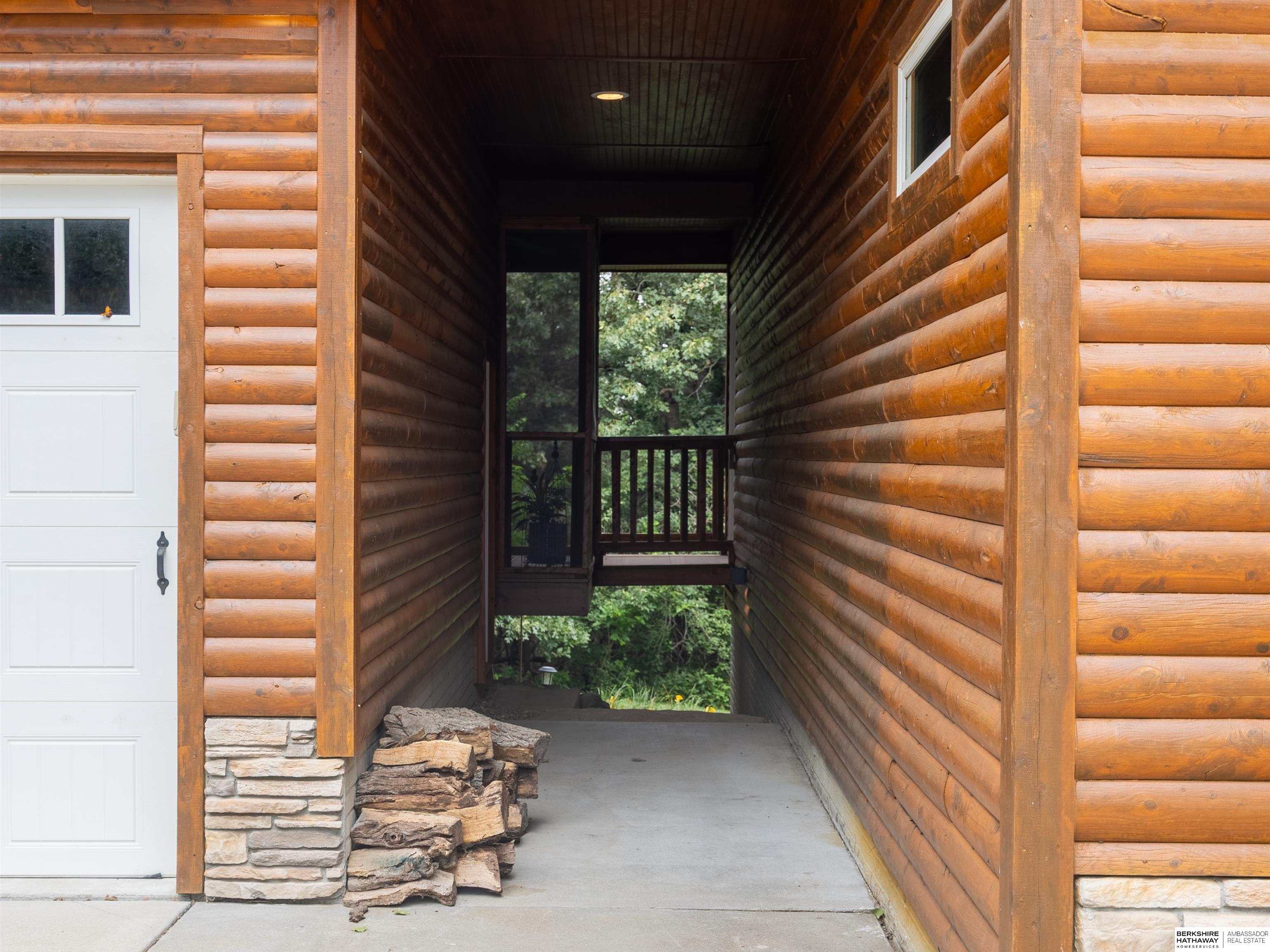 Louisville, Nebraska 68037, United States, 5 Bedrooms Bedrooms, ,4 BathroomsBathrooms,Residential,Pending,201241