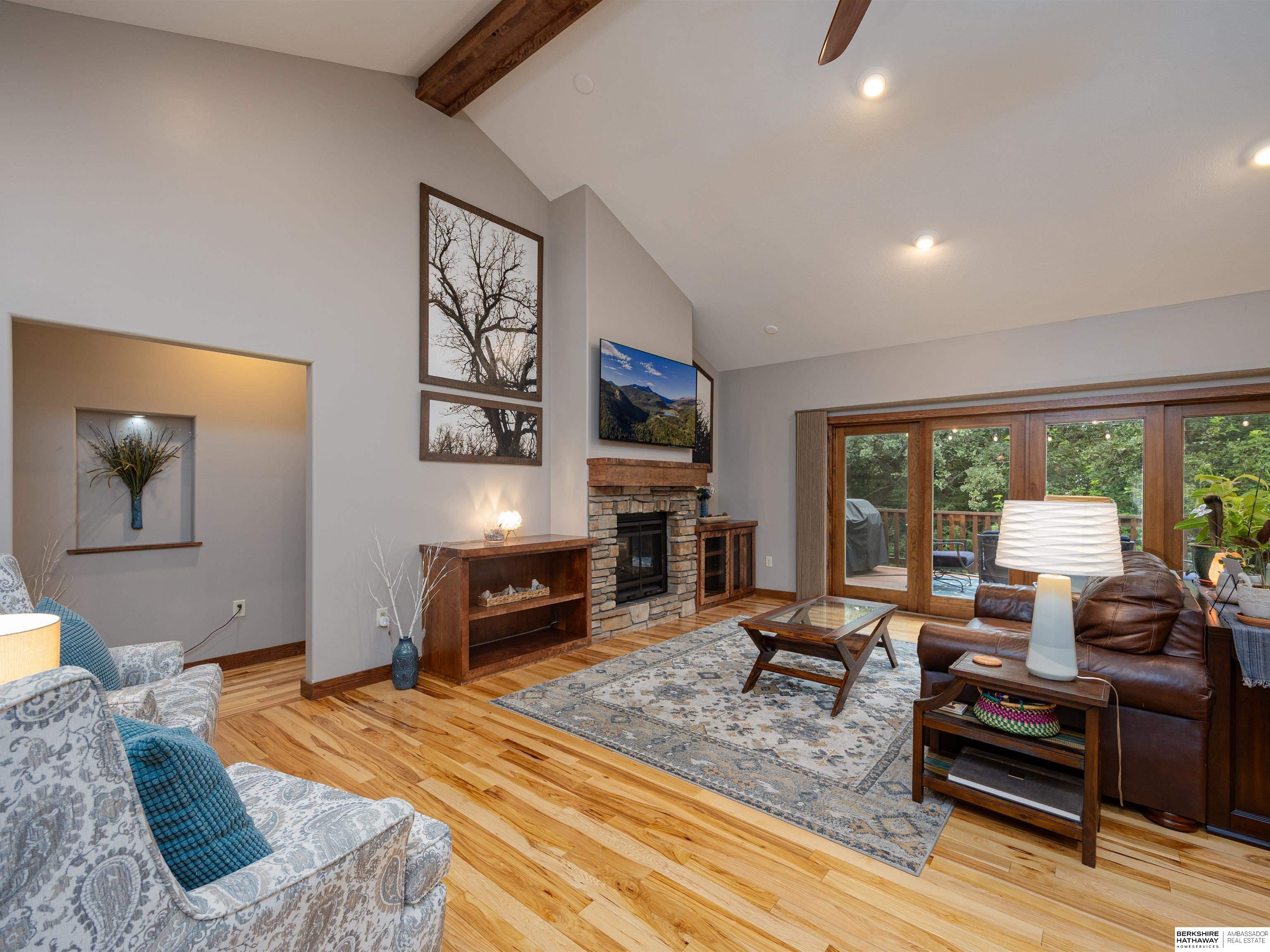 Louisville, Nebraska 68037, United States, 5 Bedrooms Bedrooms, ,4 BathroomsBathrooms,Residential,Pending,201241