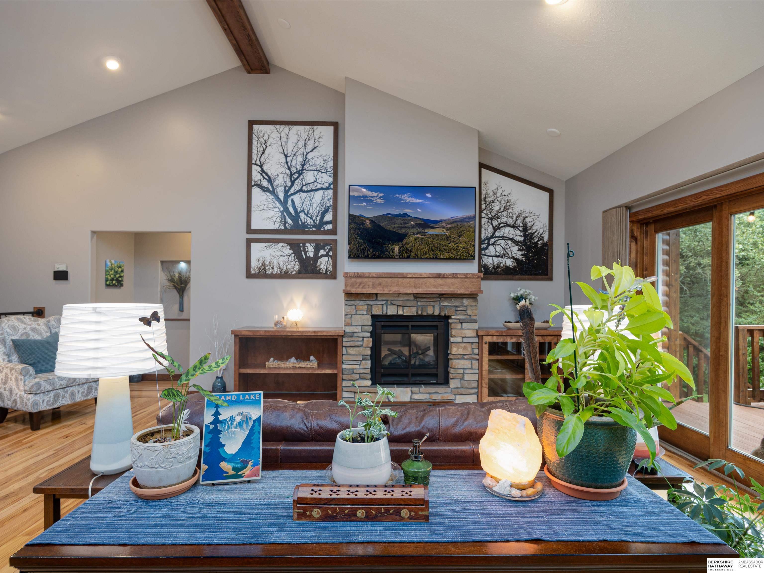 Louisville, Nebraska 68037, United States, 5 Bedrooms Bedrooms, ,4 BathroomsBathrooms,Residential,Pending,201241