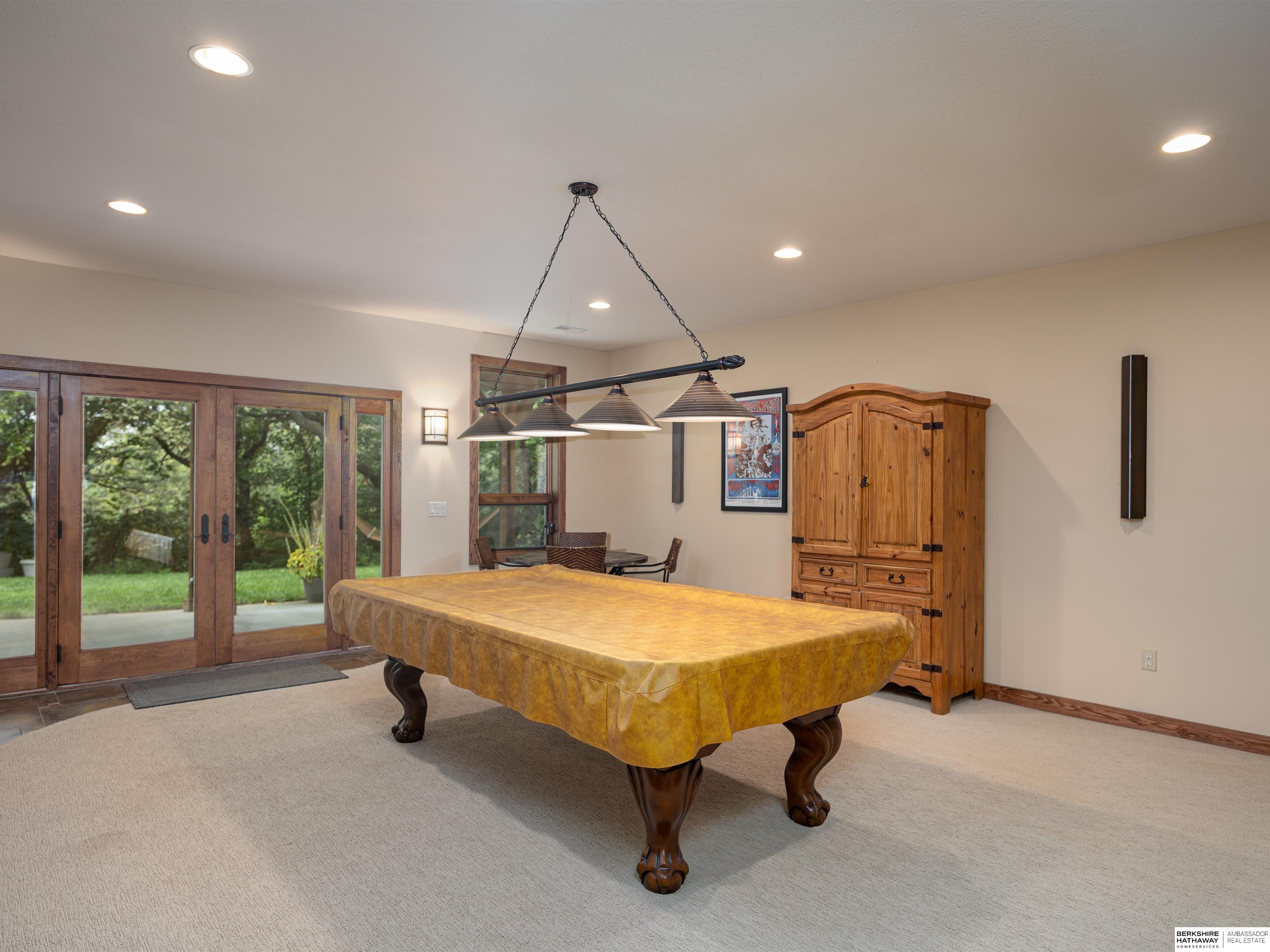 Louisville, Nebraska 68037, United States, 5 Bedrooms Bedrooms, ,4 BathroomsBathrooms,Residential,Pending,201241