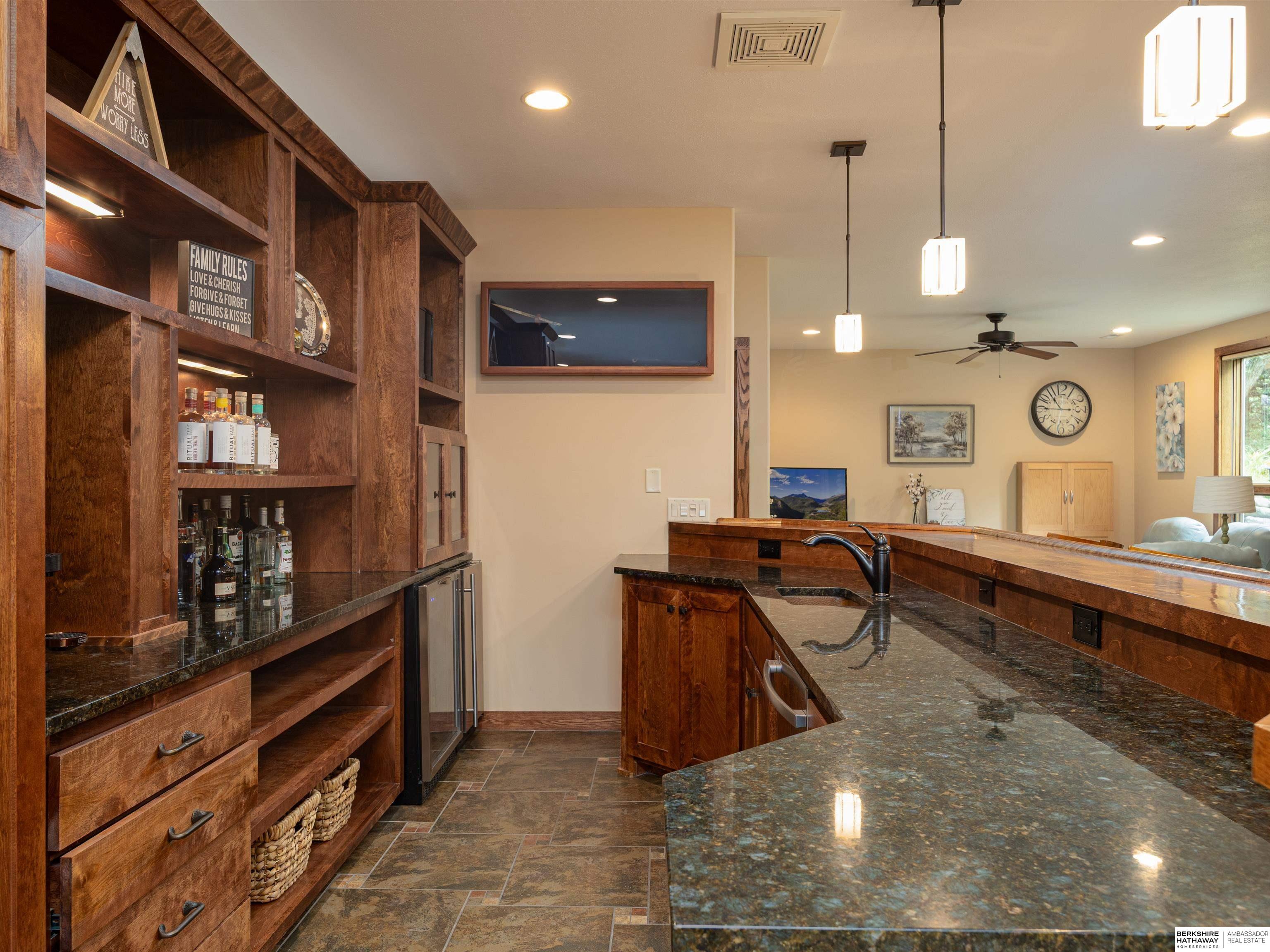 Louisville, Nebraska 68037, United States, 5 Bedrooms Bedrooms, ,4 BathroomsBathrooms,Residential,Pending,201241