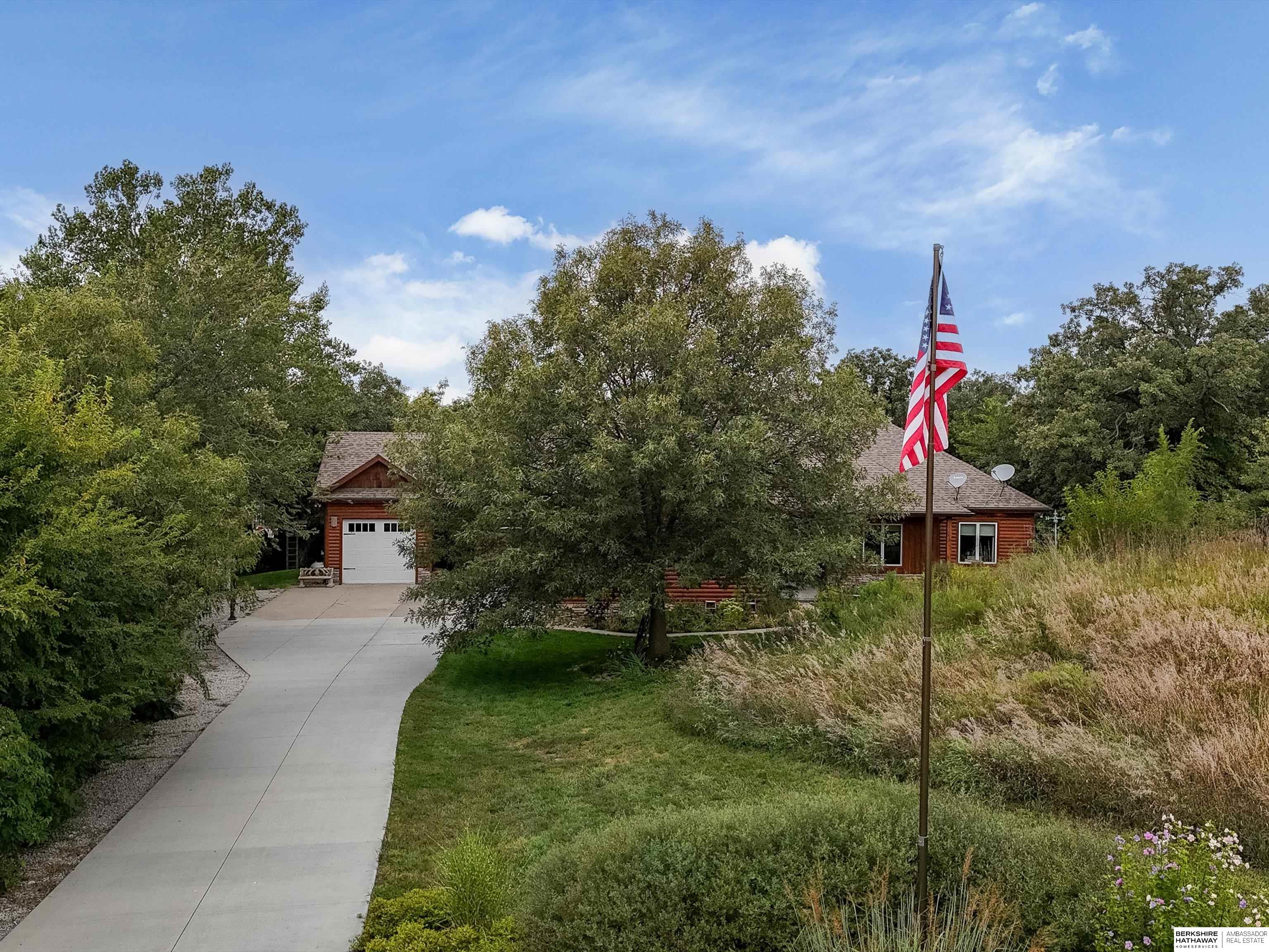 Louisville, Nebraska 68037, United States, 5 Bedrooms Bedrooms, ,4 BathroomsBathrooms,Residential,Pending,201241
