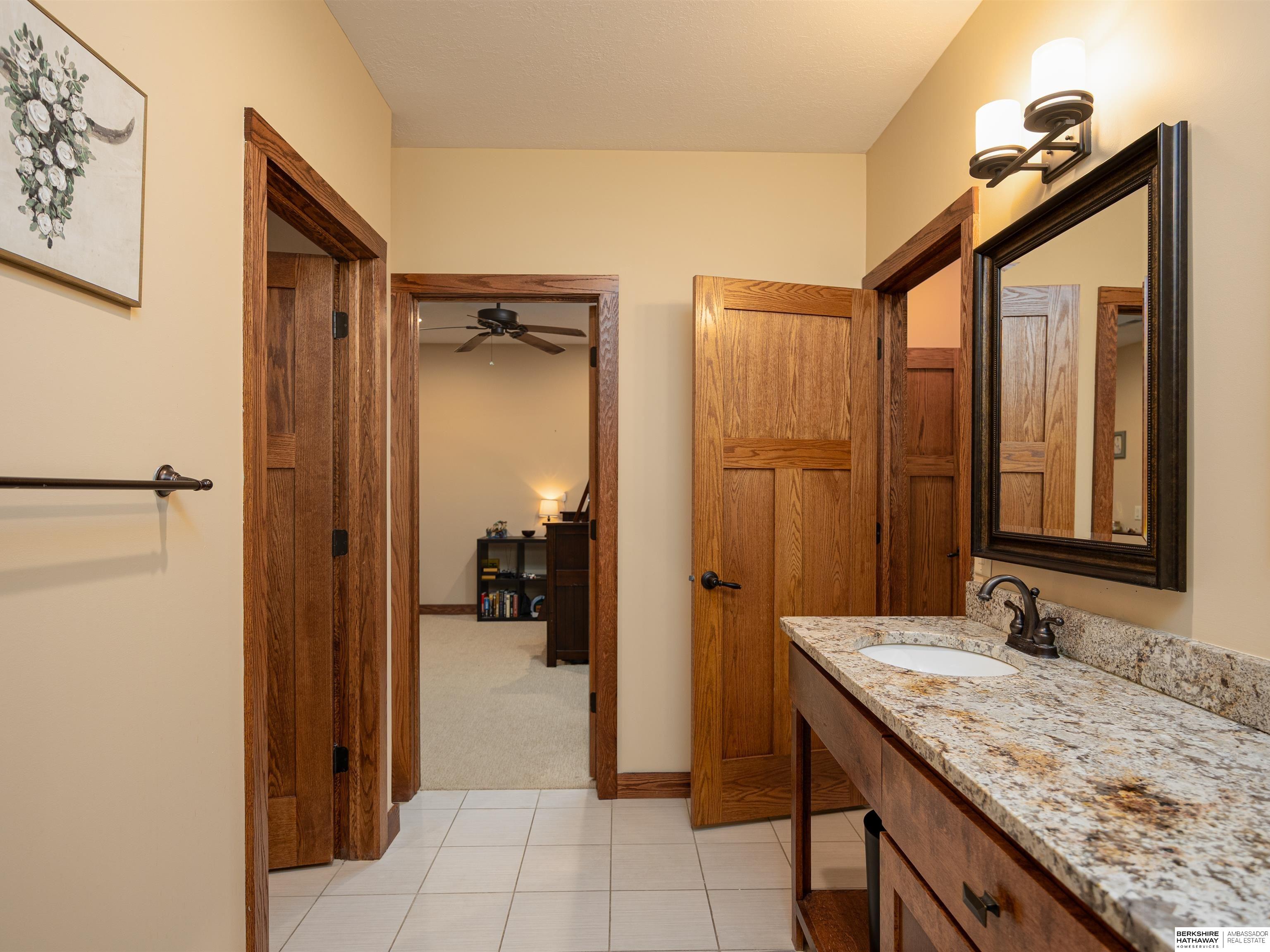 Louisville, Nebraska 68037, United States, 5 Bedrooms Bedrooms, ,4 BathroomsBathrooms,Residential,Pending,201241