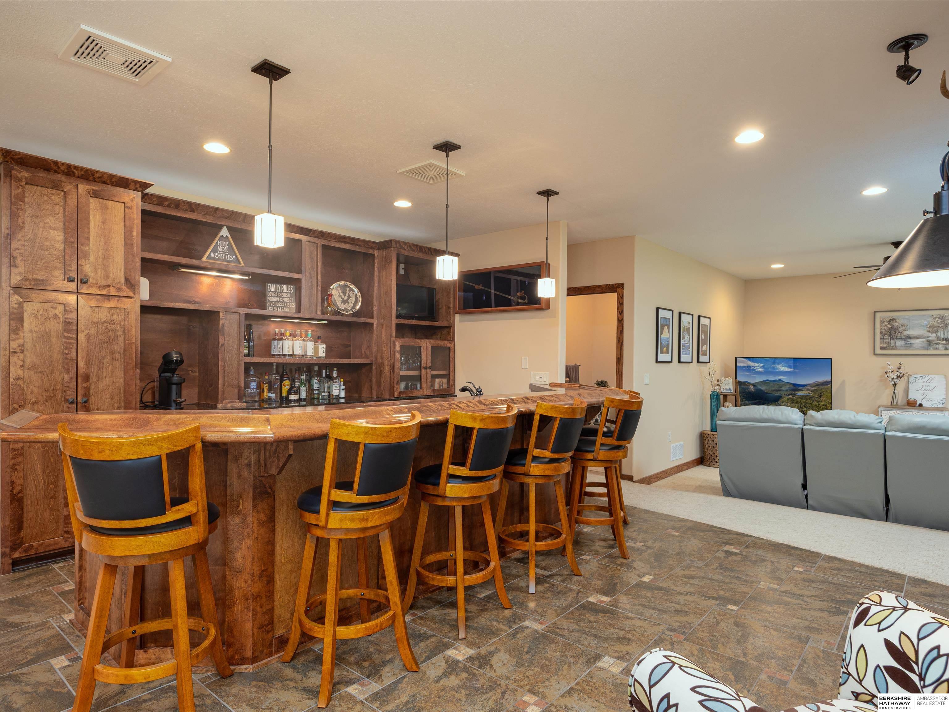 Louisville, Nebraska 68037, United States, 5 Bedrooms Bedrooms, ,4 BathroomsBathrooms,Residential,Pending,201241