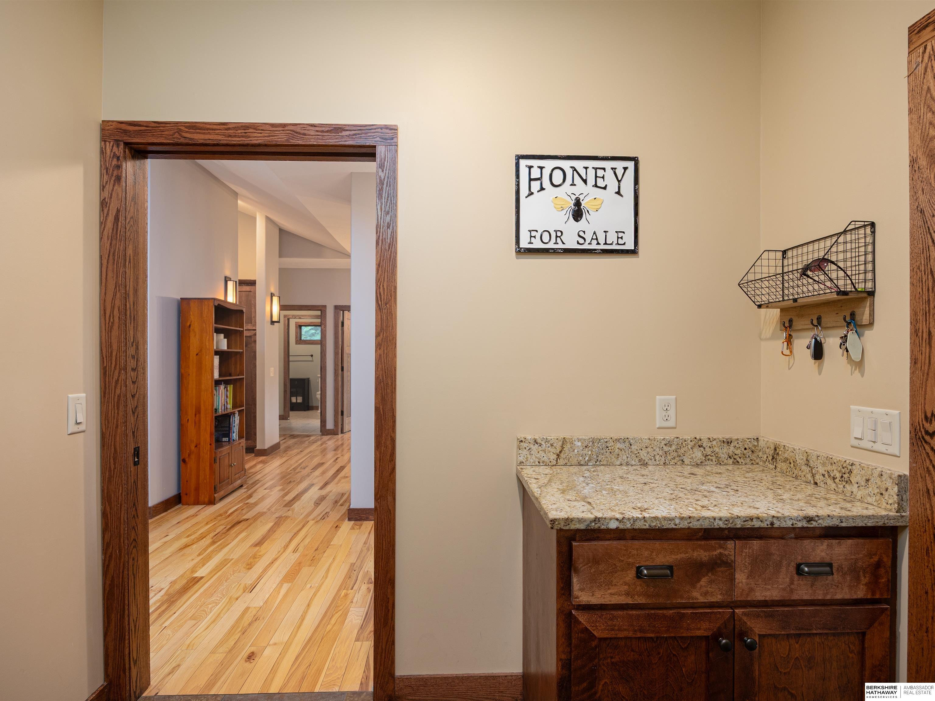 Louisville, Nebraska 68037, United States, 5 Bedrooms Bedrooms, ,4 BathroomsBathrooms,Residential,Pending,201241