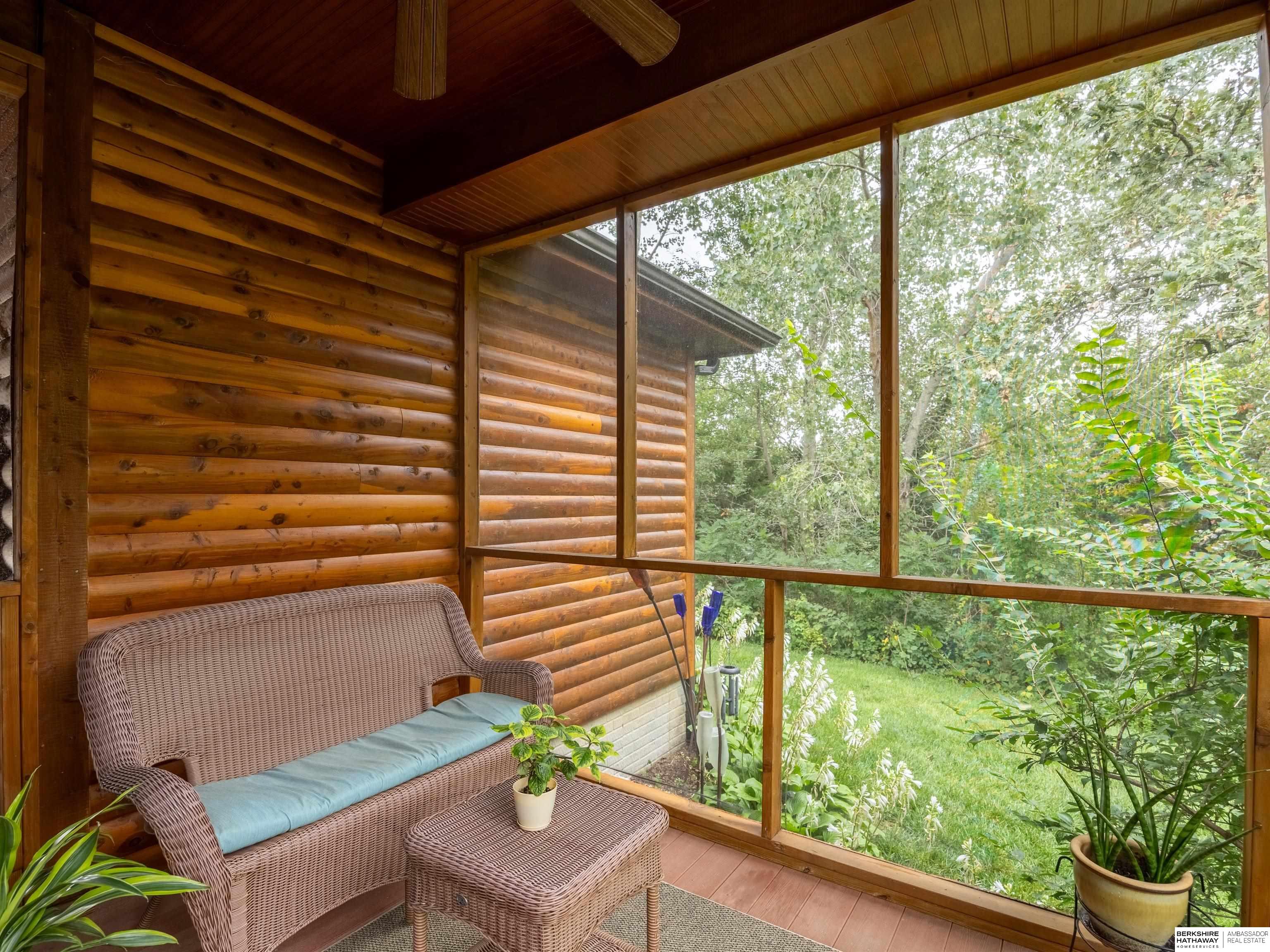 Louisville, Nebraska 68037, United States, 5 Bedrooms Bedrooms, ,4 BathroomsBathrooms,Residential,Pending,201241