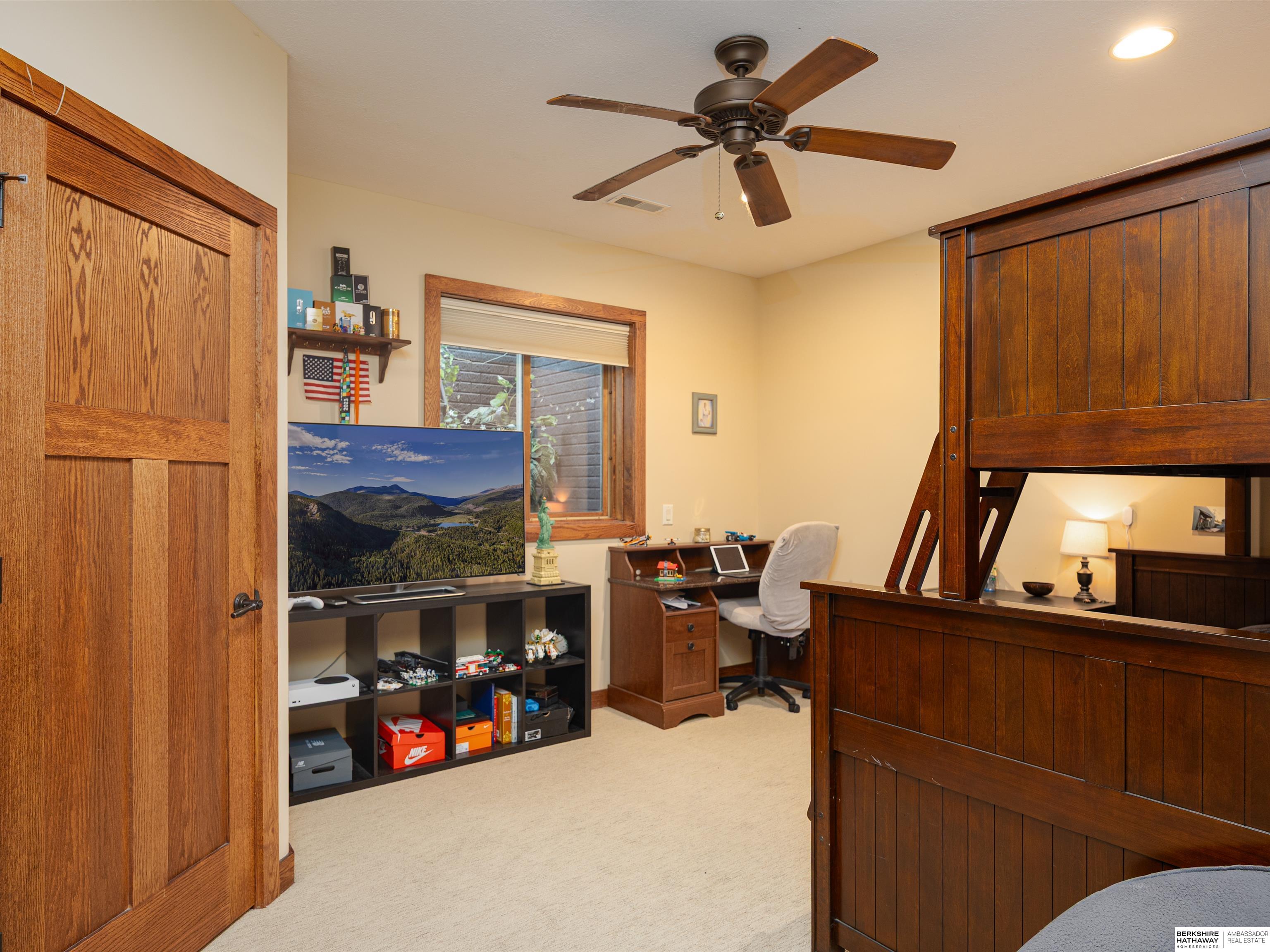 Louisville, Nebraska 68037, United States, 5 Bedrooms Bedrooms, ,4 BathroomsBathrooms,Residential,Pending,201241