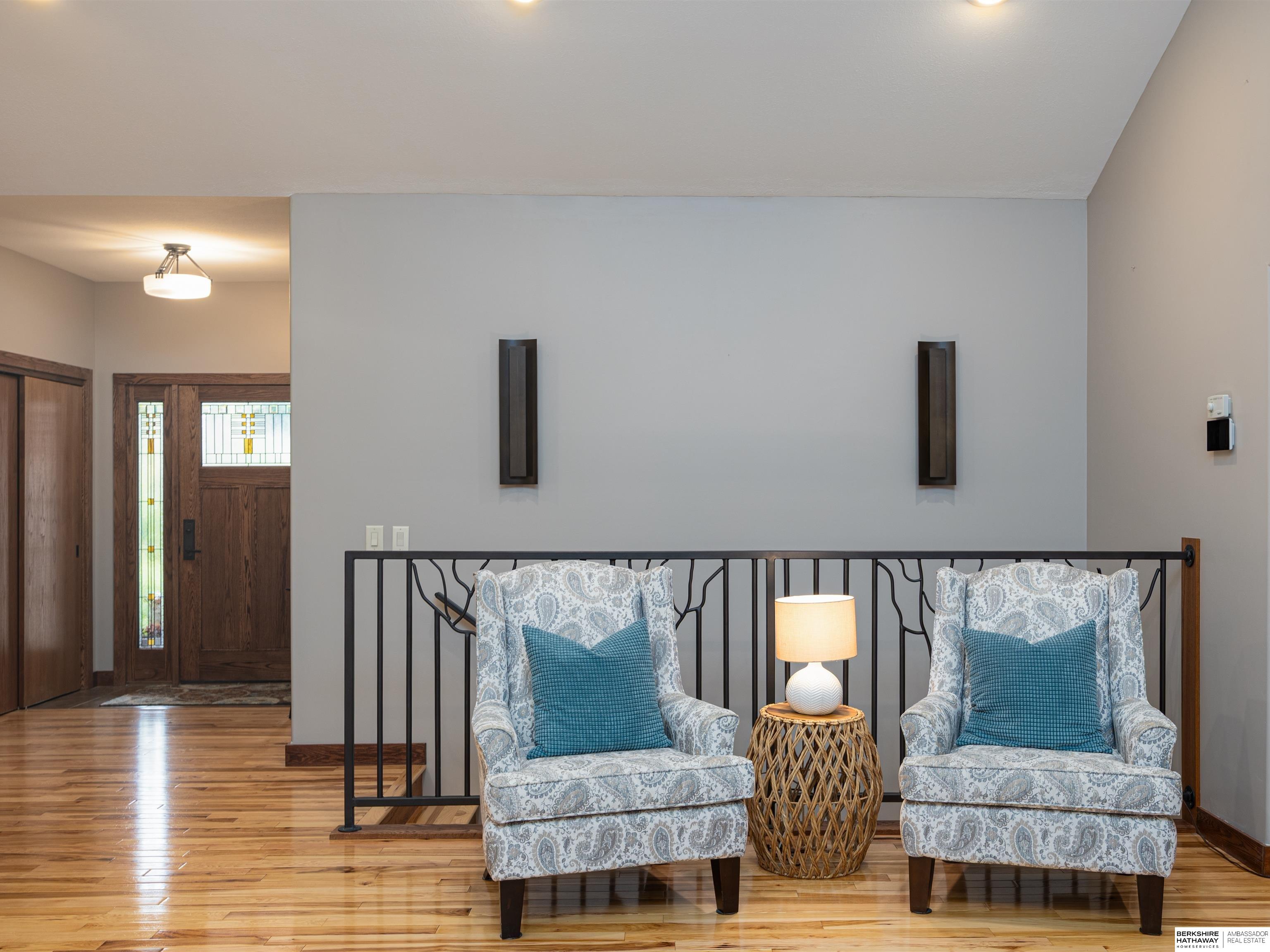 Louisville, Nebraska 68037, United States, 5 Bedrooms Bedrooms, ,4 BathroomsBathrooms,Residential,Pending,201241