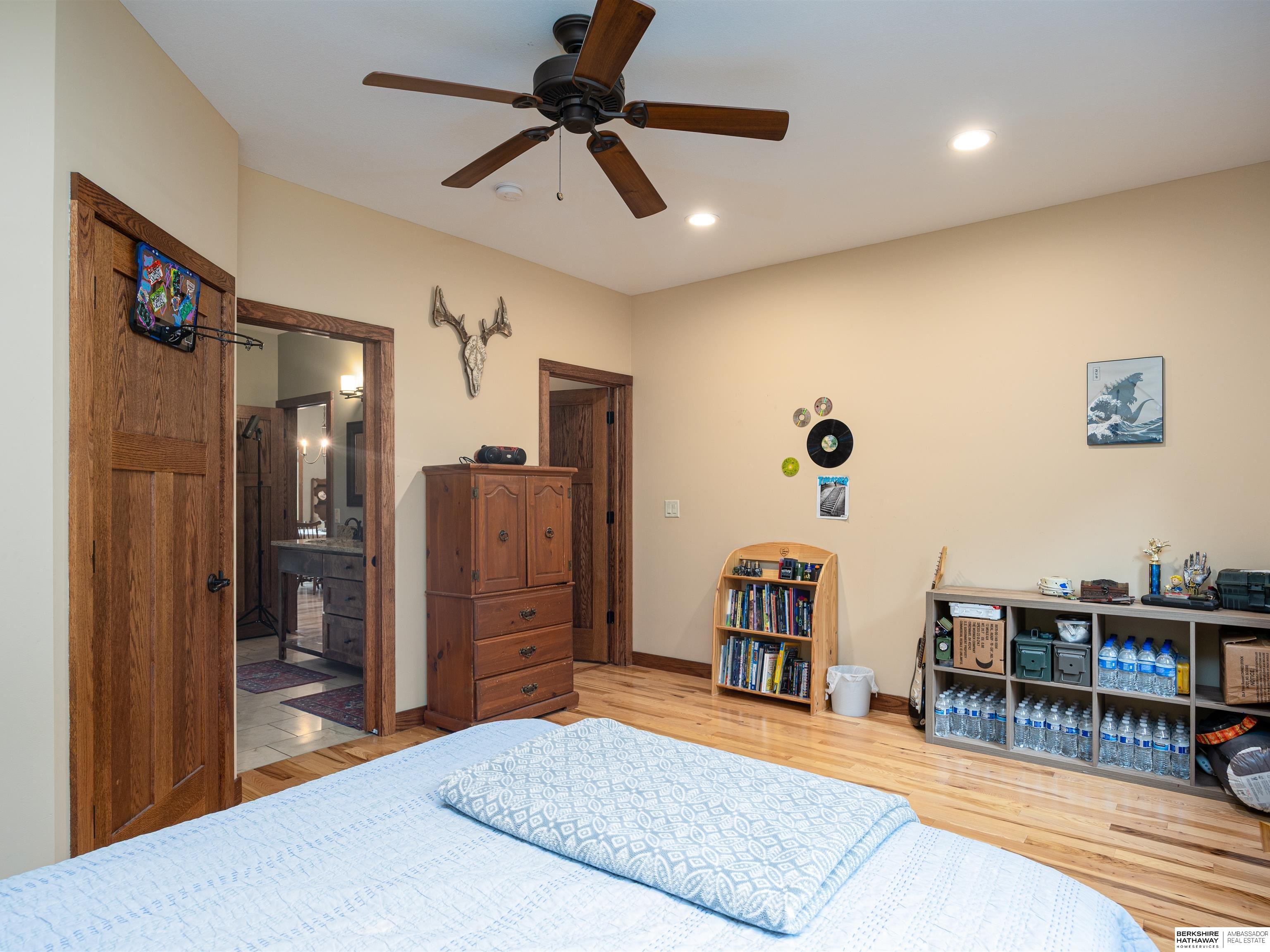 Louisville, Nebraska 68037, United States, 5 Bedrooms Bedrooms, ,4 BathroomsBathrooms,Residential,Pending,201241