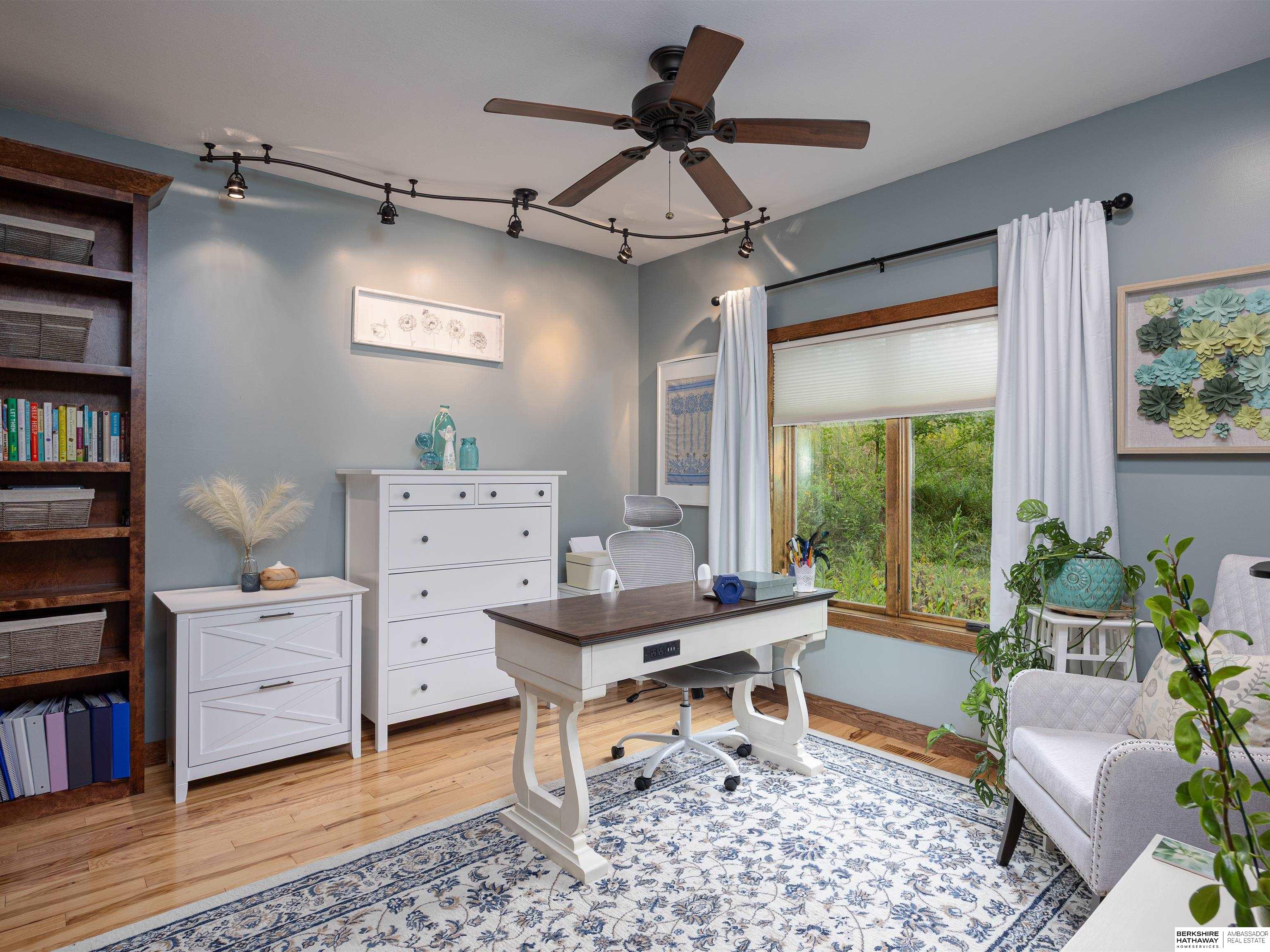 Louisville, Nebraska 68037, United States, 5 Bedrooms Bedrooms, ,4 BathroomsBathrooms,Residential,Pending,201241