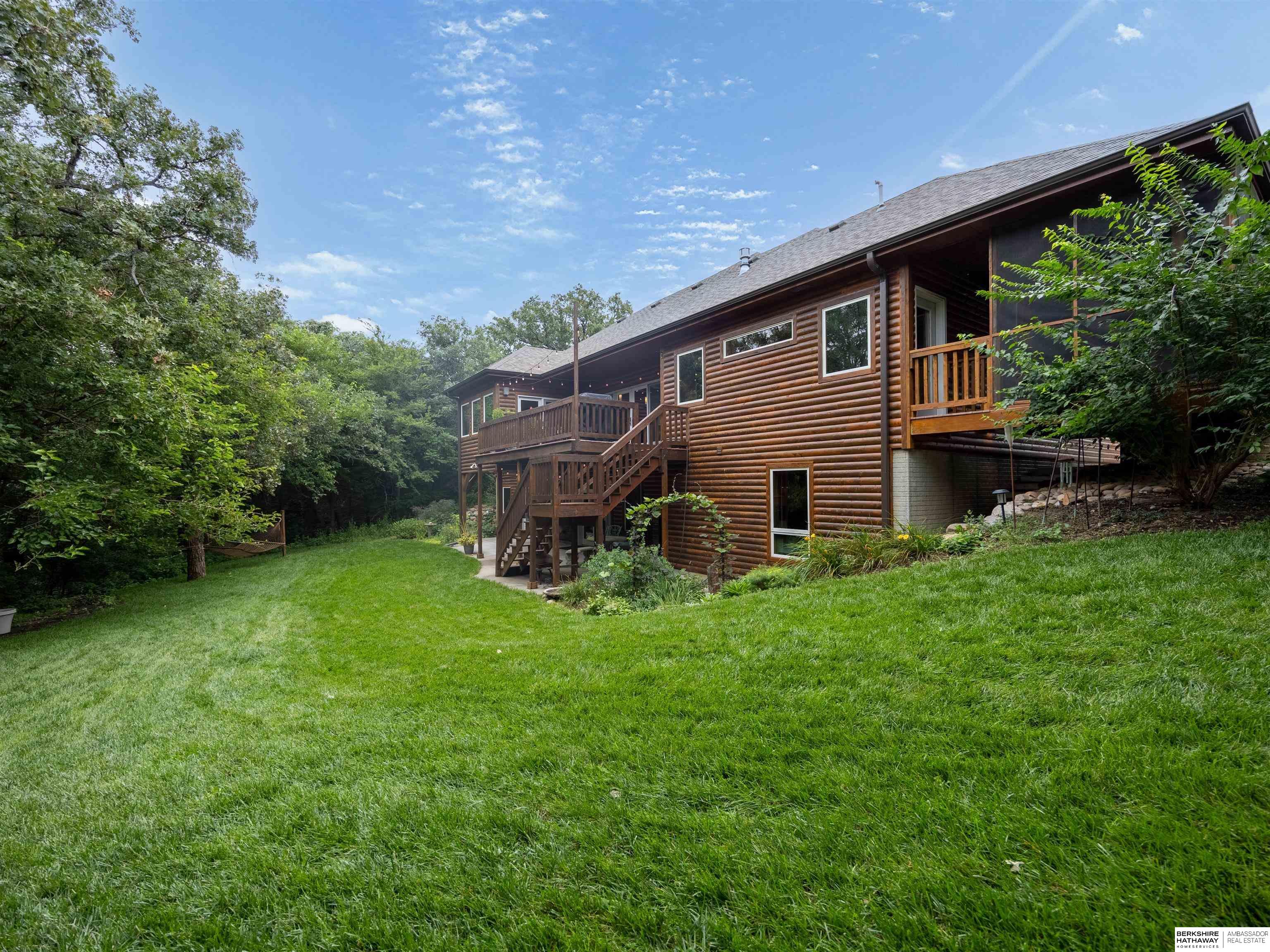 Louisville, Nebraska 68037, United States, 5 Bedrooms Bedrooms, ,4 BathroomsBathrooms,Residential,Pending,201241