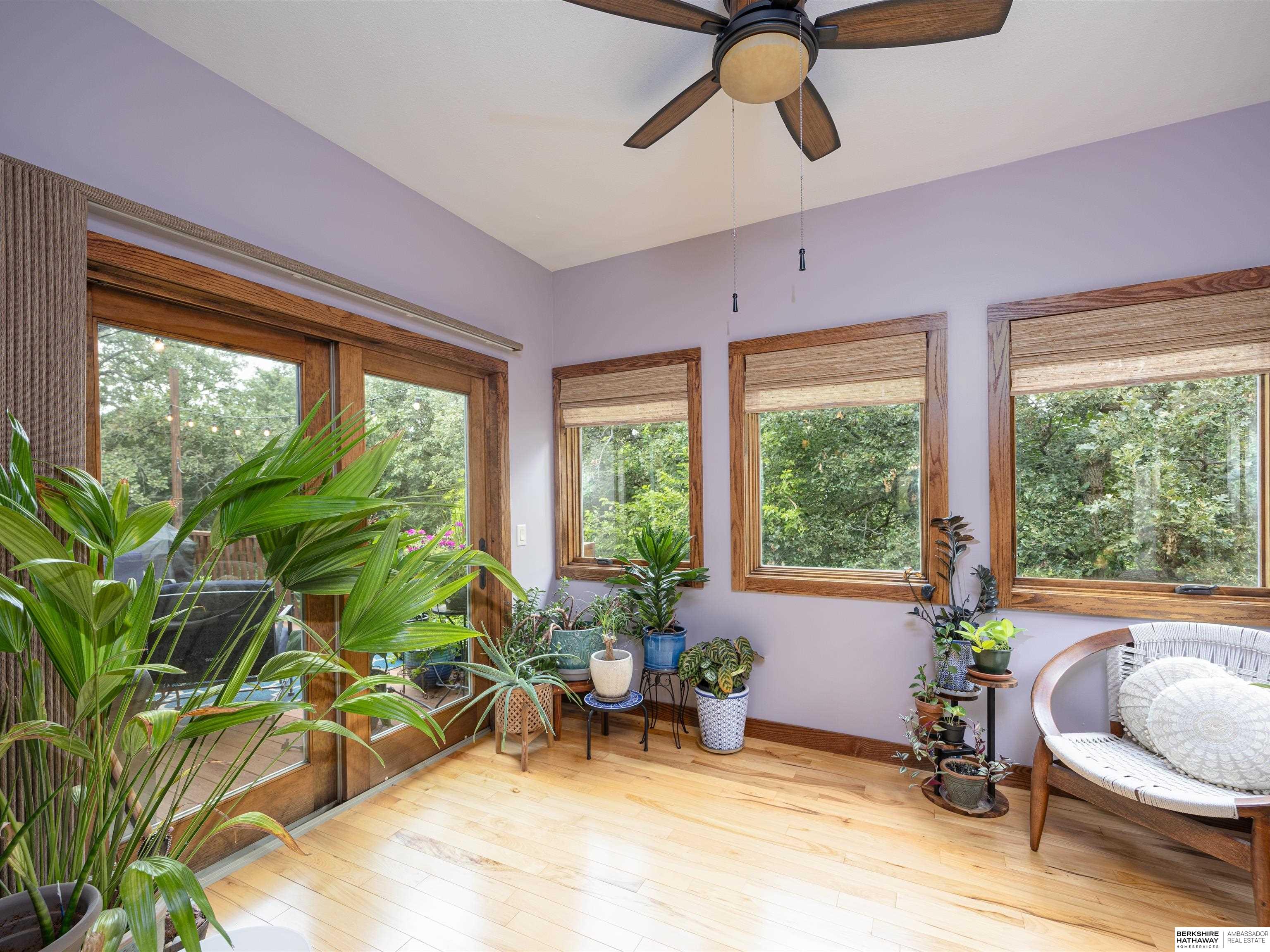 Louisville, Nebraska 68037, United States, 5 Bedrooms Bedrooms, ,4 BathroomsBathrooms,Residential,Pending,201241