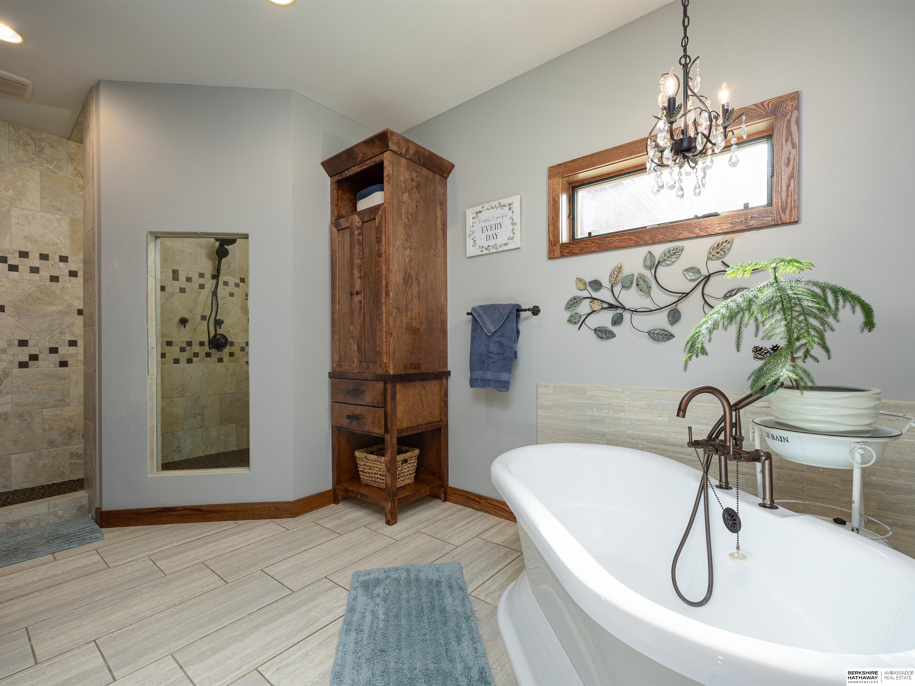 Louisville, Nebraska 68037, United States, 5 Bedrooms Bedrooms, ,4 BathroomsBathrooms,Residential,Pending,201241