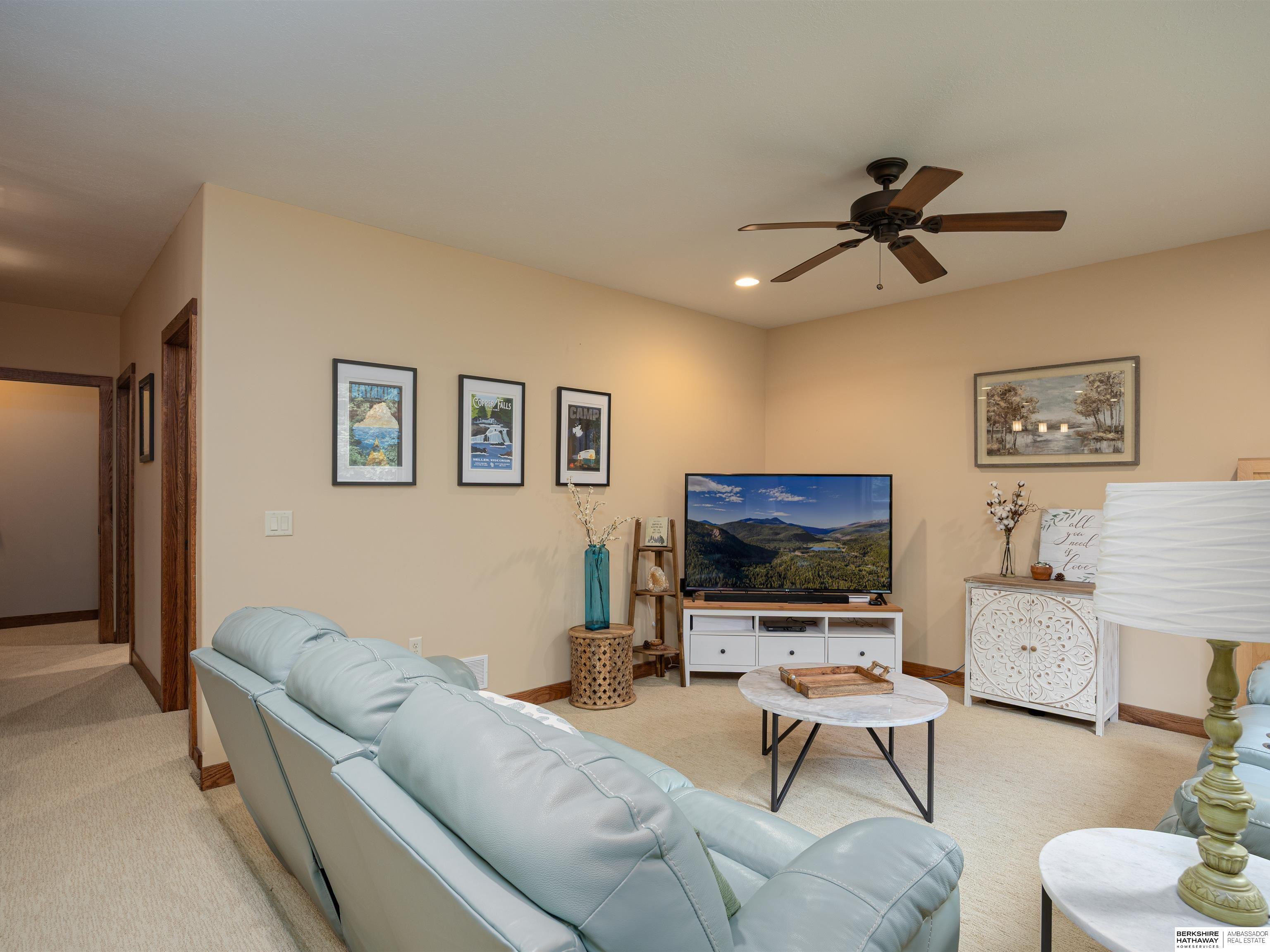 Louisville, Nebraska 68037, United States, 5 Bedrooms Bedrooms, ,4 BathroomsBathrooms,Residential,Pending,201241