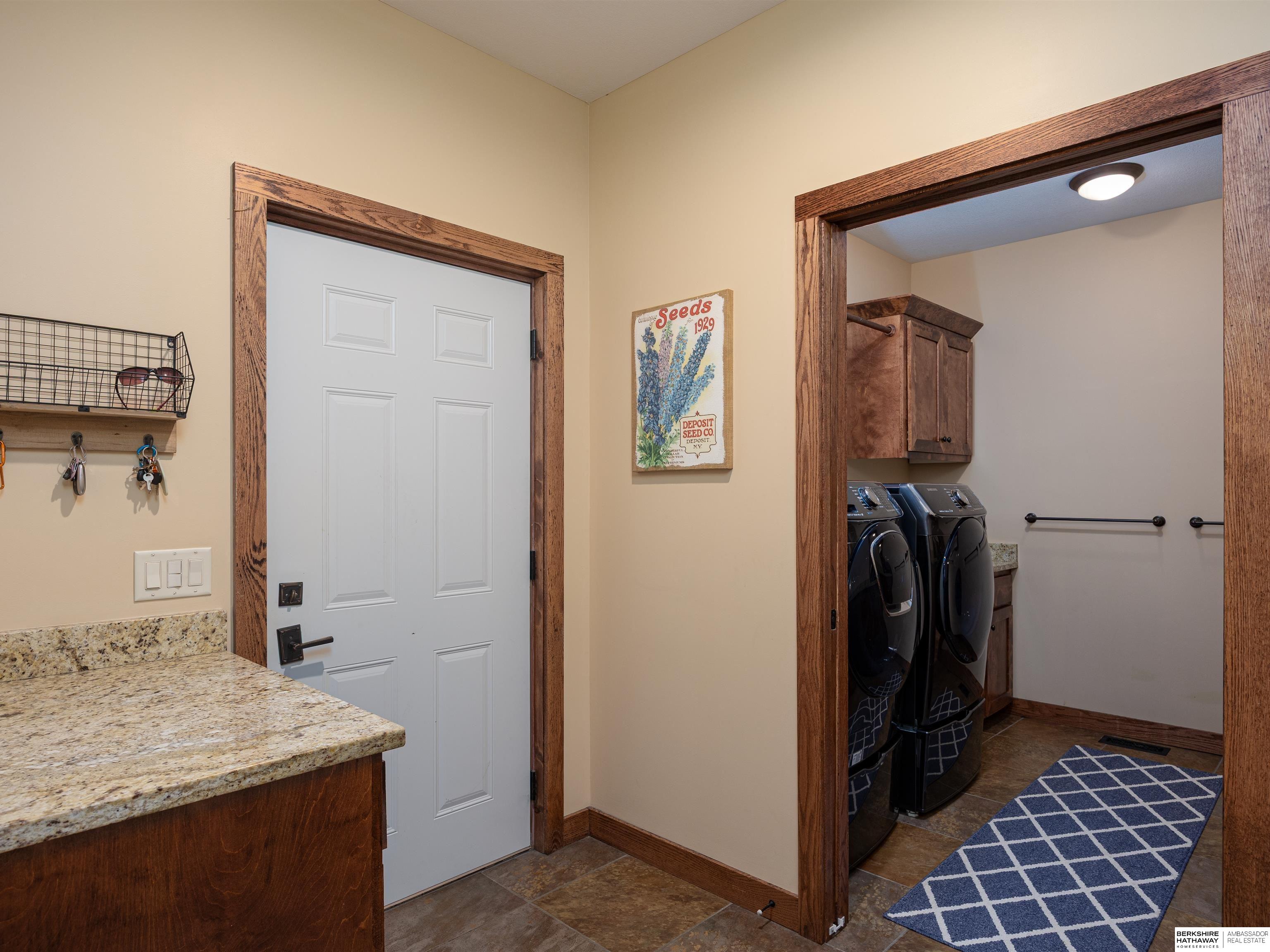 Louisville, Nebraska 68037, United States, 5 Bedrooms Bedrooms, ,4 BathroomsBathrooms,Residential,Pending,201241