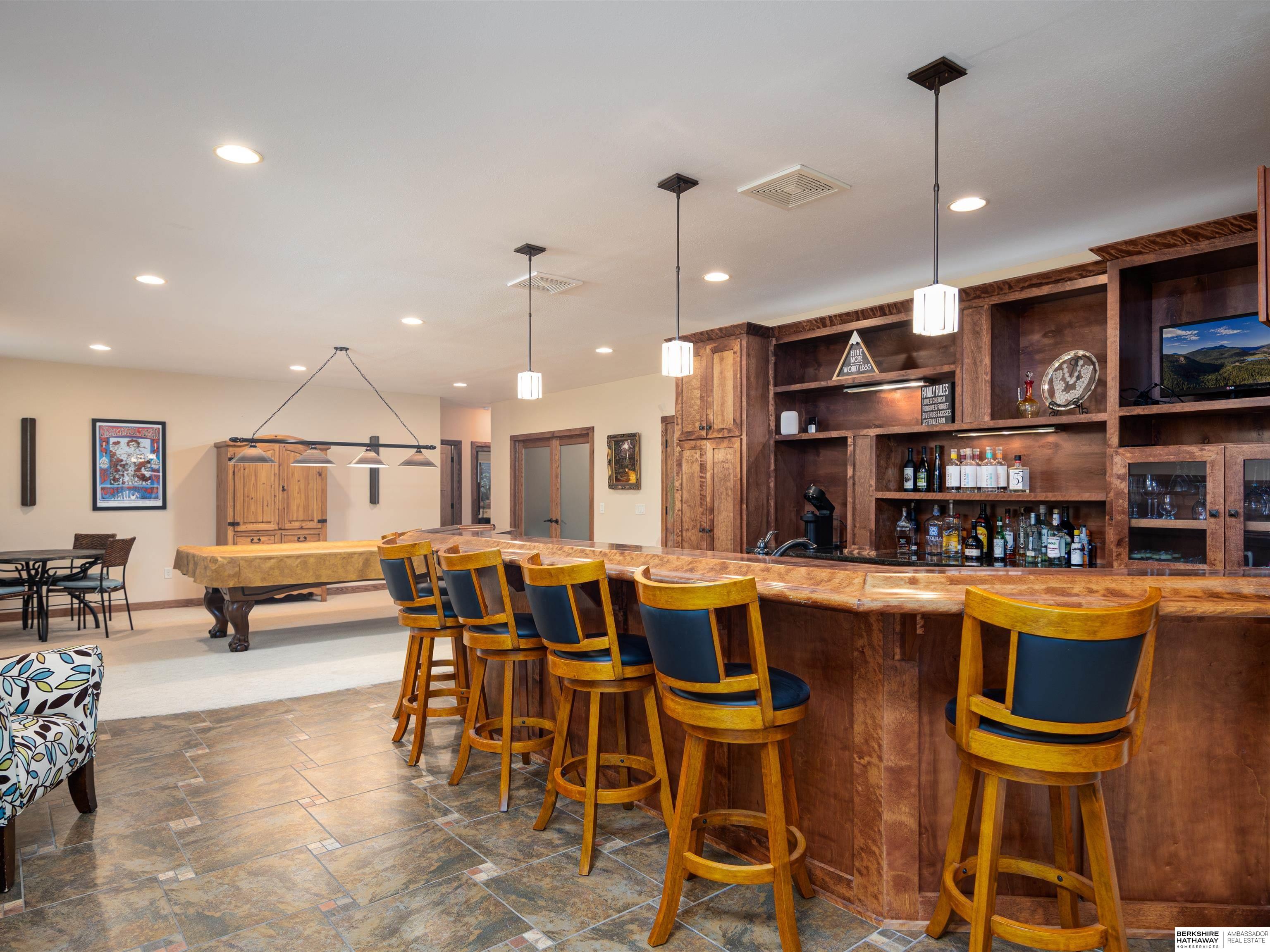 Louisville, Nebraska 68037, United States, 5 Bedrooms Bedrooms, ,4 BathroomsBathrooms,Residential,Pending,201241