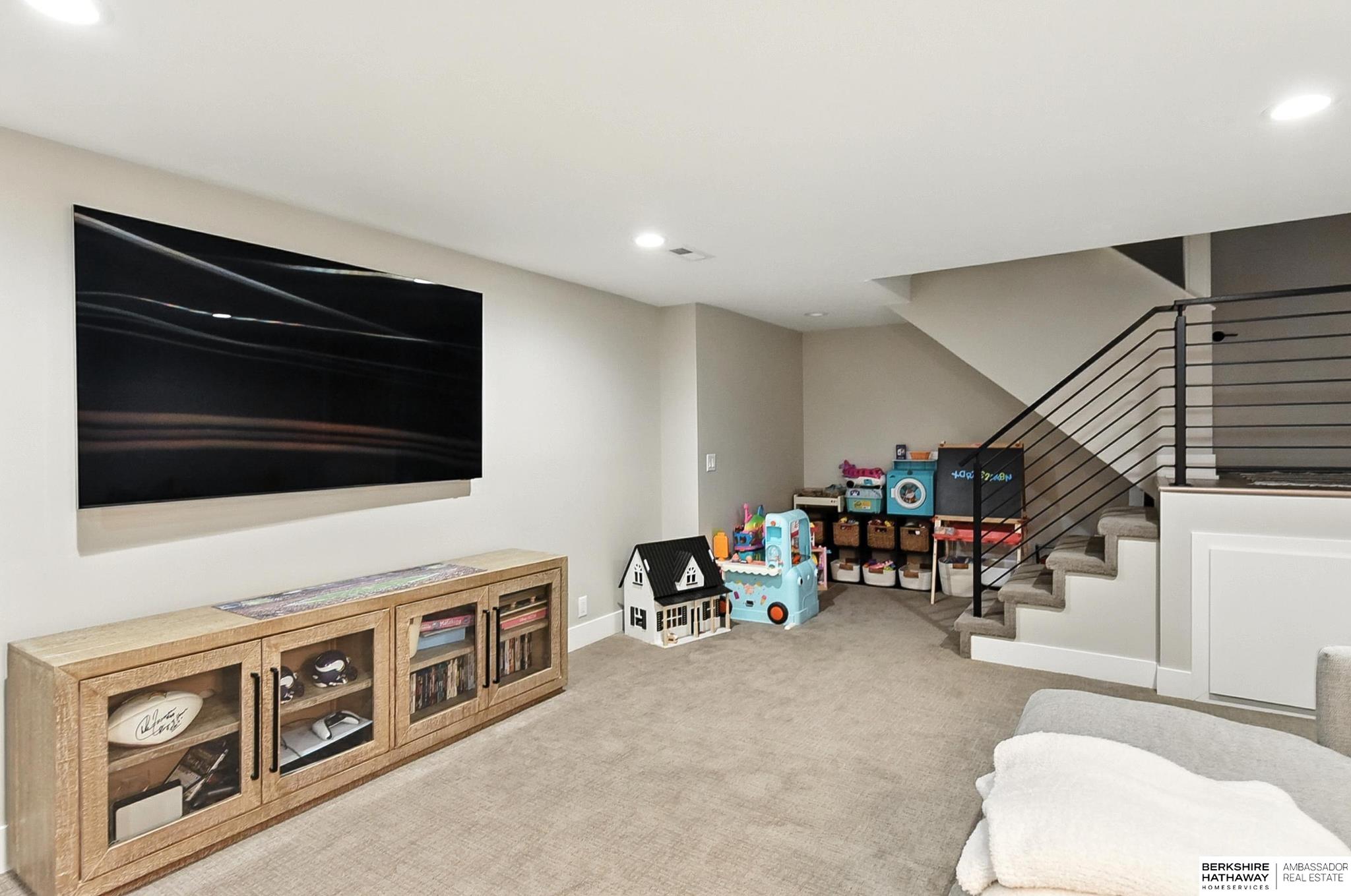 Omaha, Nebraska 68164, United States, 3 Bedrooms Bedrooms, ,2 BathroomsBathrooms,Residential,Active,169840