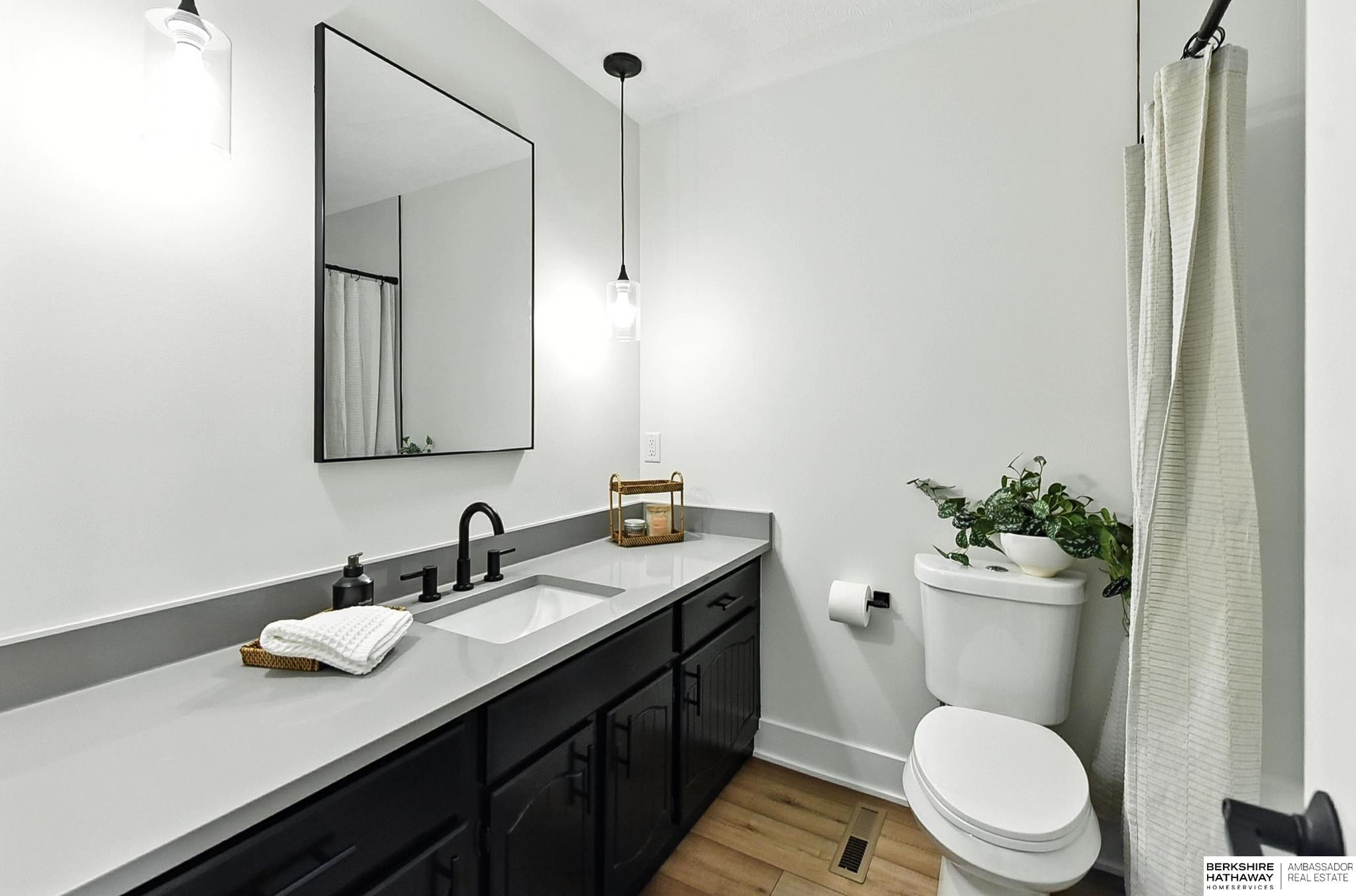 Omaha, Nebraska 68164, United States, 3 Bedrooms Bedrooms, ,2 BathroomsBathrooms,Residential,Active,169840