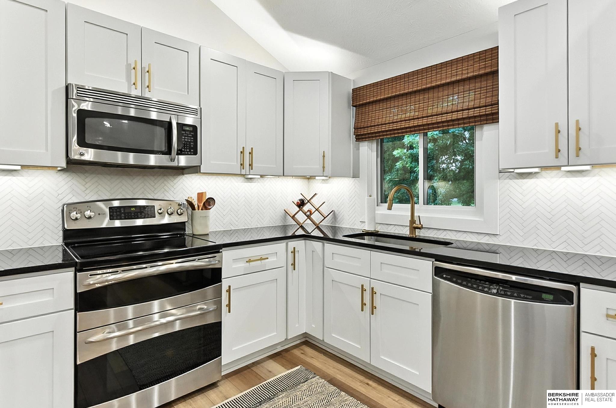 Omaha, Nebraska 68164, United States, 3 Bedrooms Bedrooms, ,2 BathroomsBathrooms,Residential,Active,169840