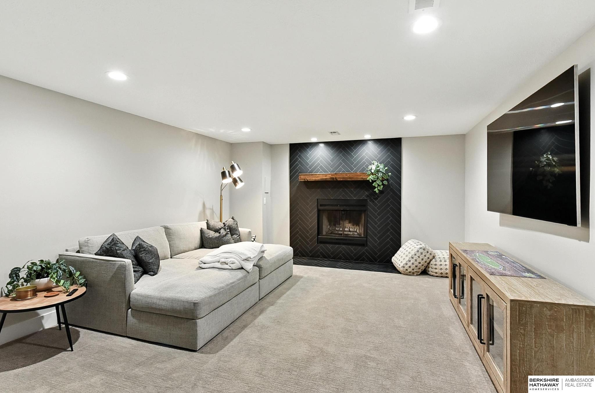 Omaha, Nebraska 68164, United States, 3 Bedrooms Bedrooms, ,2 BathroomsBathrooms,Residential,Active,169840