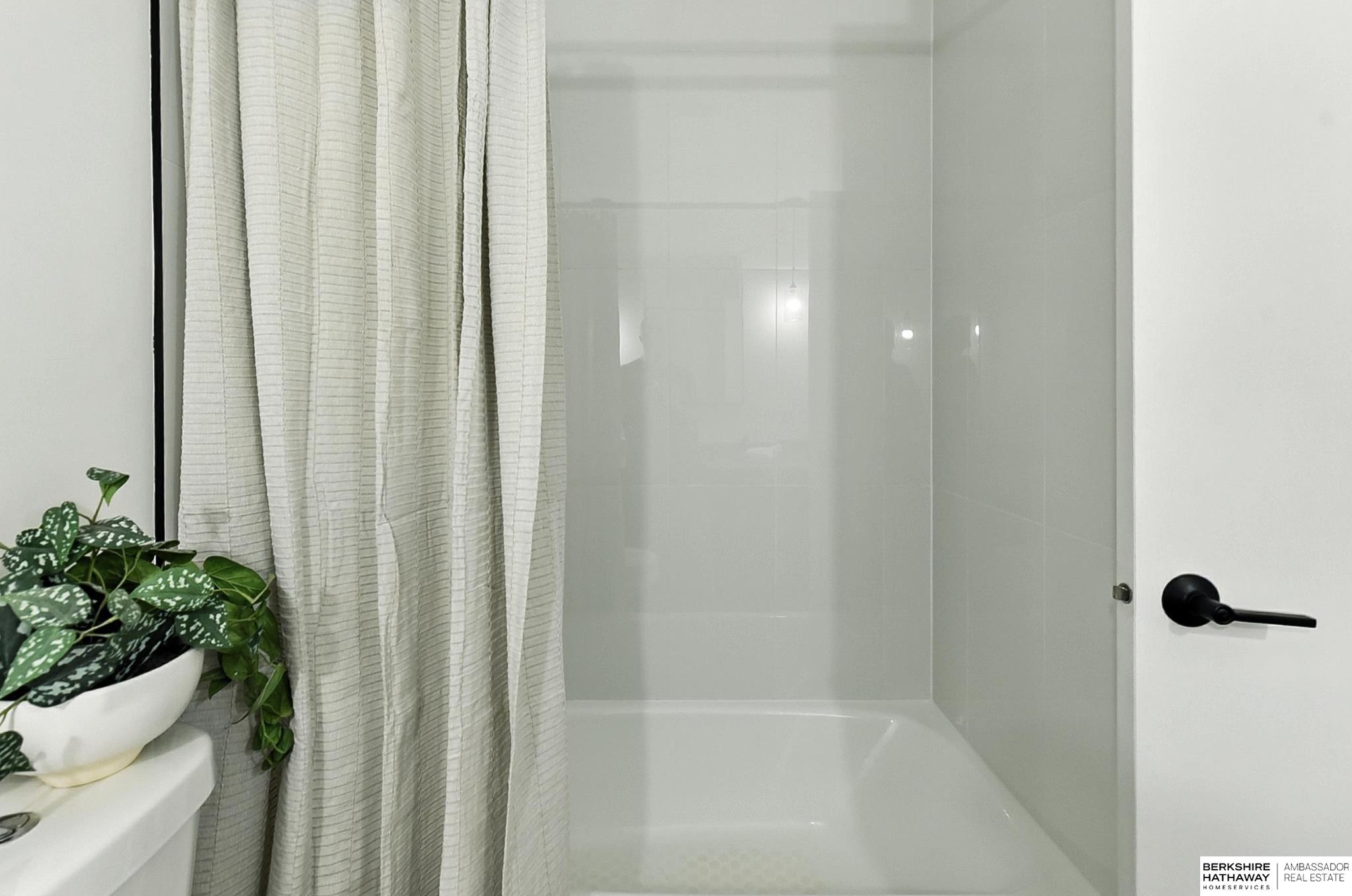 Omaha, Nebraska 68164, United States, 3 Bedrooms Bedrooms, ,2 BathroomsBathrooms,Residential,Active,169840