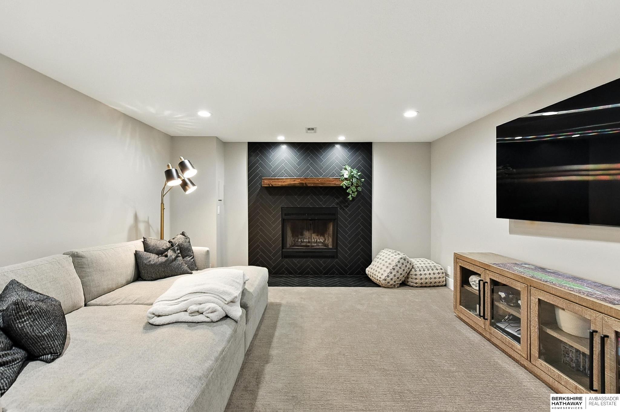 Omaha, Nebraska 68164, United States, 3 Bedrooms Bedrooms, ,2 BathroomsBathrooms,Residential,Active,169840