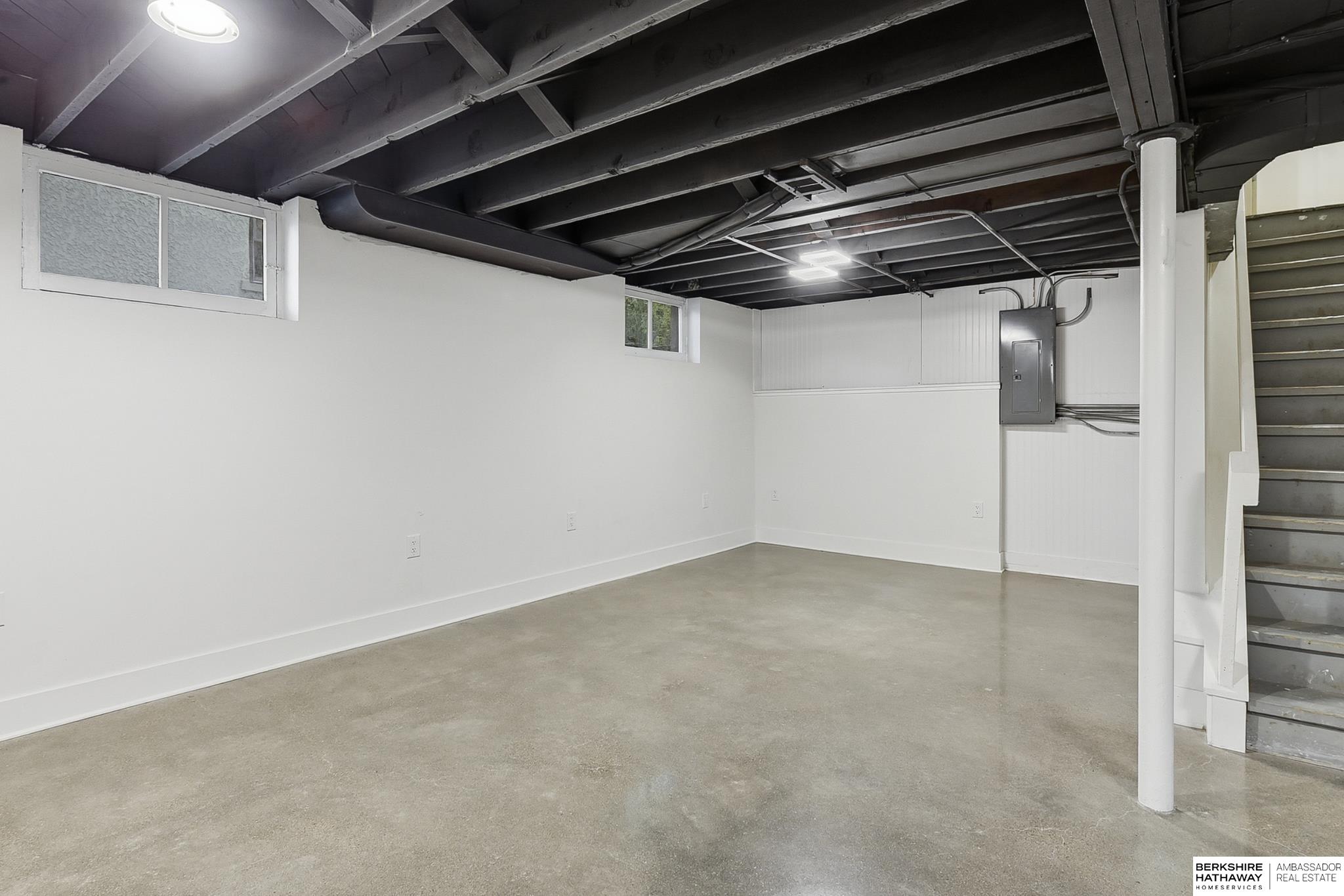 Omaha, Nebraska 68131, United States, 4 Bedrooms Bedrooms, ,2 BathroomsBathrooms,Residential,Active,235872