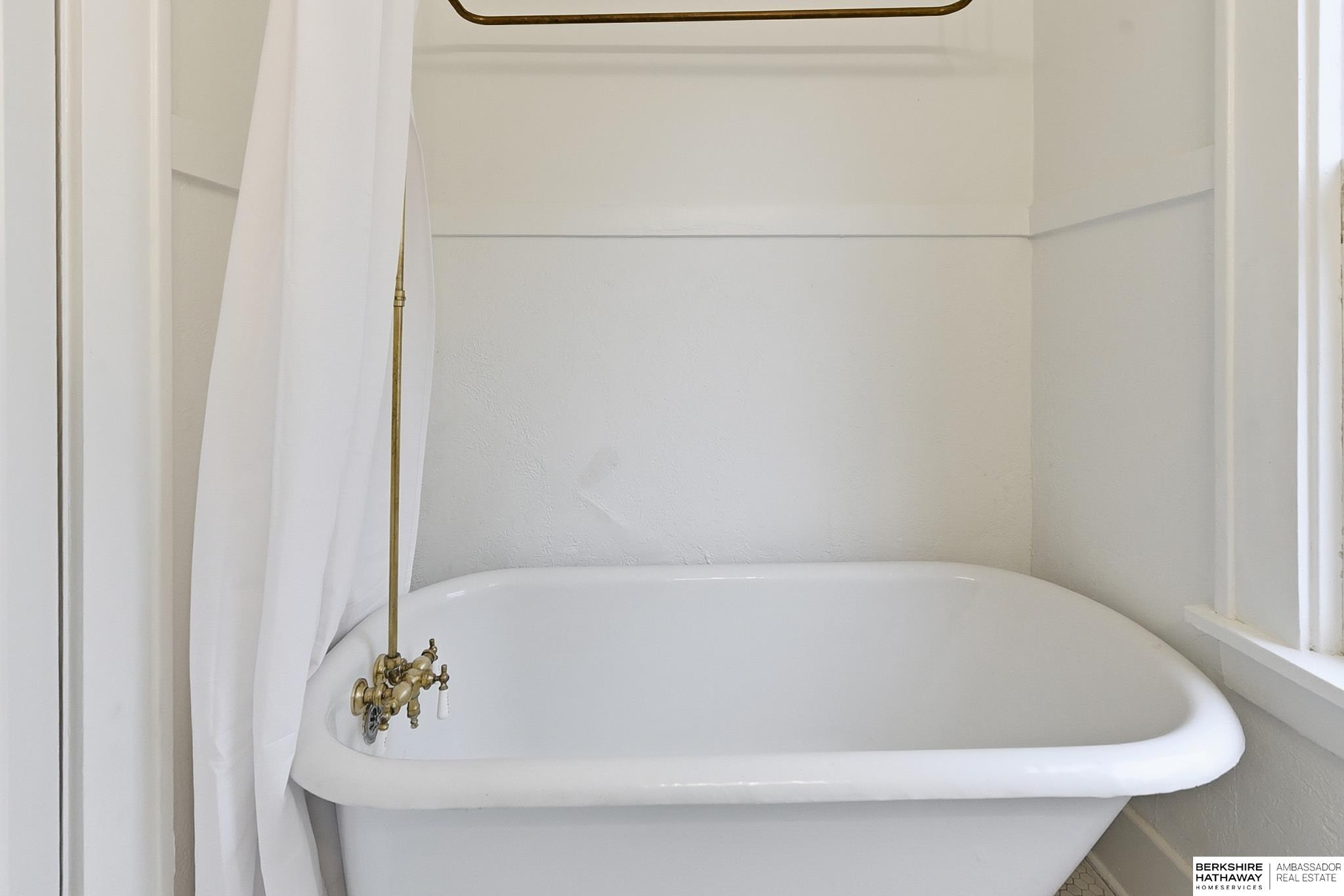 Omaha, Nebraska 68131, United States, 4 Bedrooms Bedrooms, ,2 BathroomsBathrooms,Residential,Active,235872