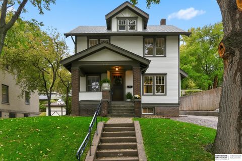 Photo of 318 N 36th Avenue, Omaha, NE 68131 (MLS # 22529953) Photo of 318 N 36th Avenue, Omaha, NE 68131 (MLS # 22529953)