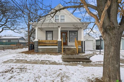 Photo of 1317 S 7th Street, Lincoln, NE 68502 (MLS # 22602629)