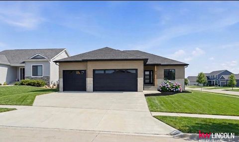 Photo of 963 W Santa Clara Street, Lincoln, NE 68523 (MLS # 22610037)
