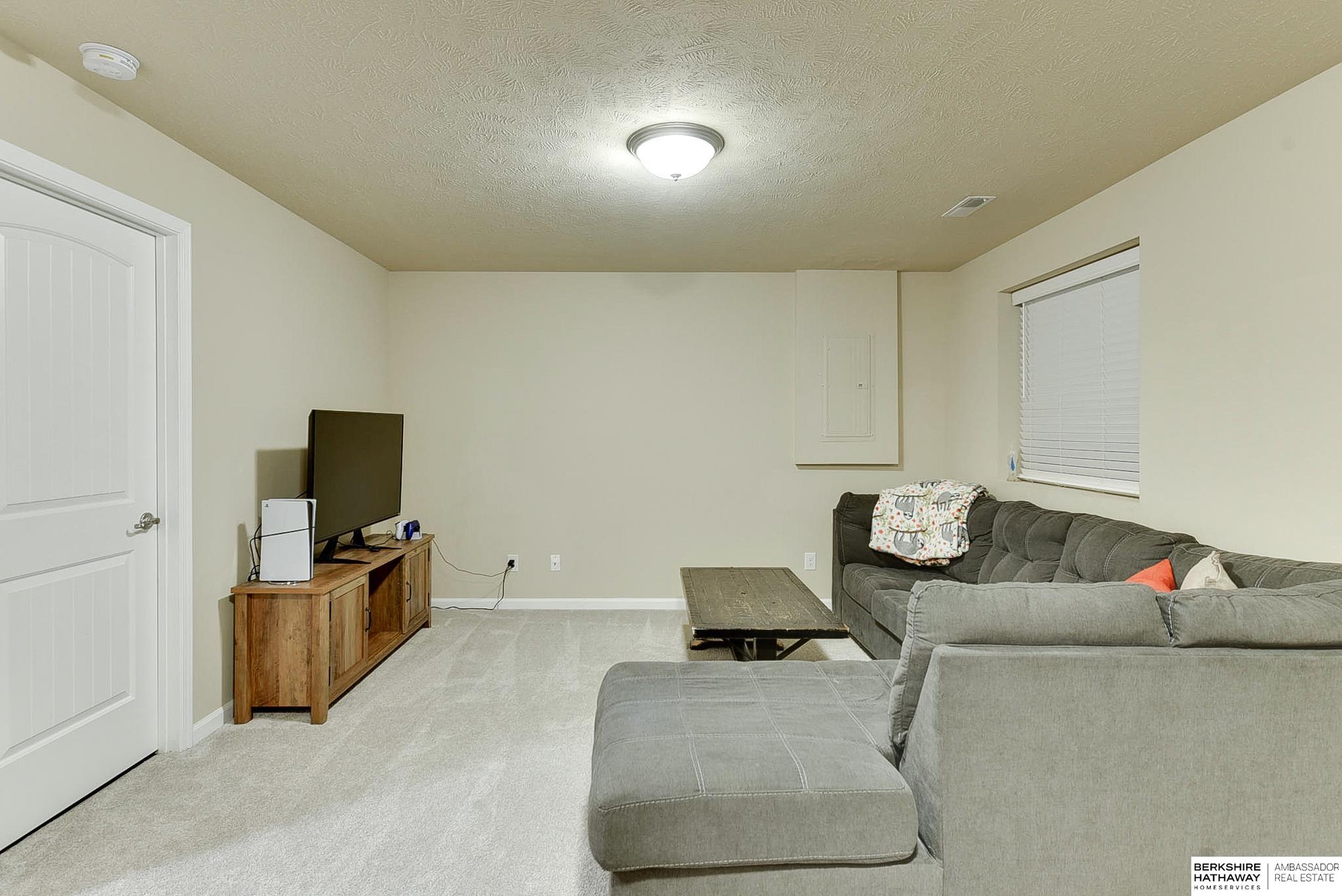 Papillion, Nebraska 68133, United States, 4 Bedrooms Bedrooms, ,3 BathroomsBathrooms,Residential,Active,113407