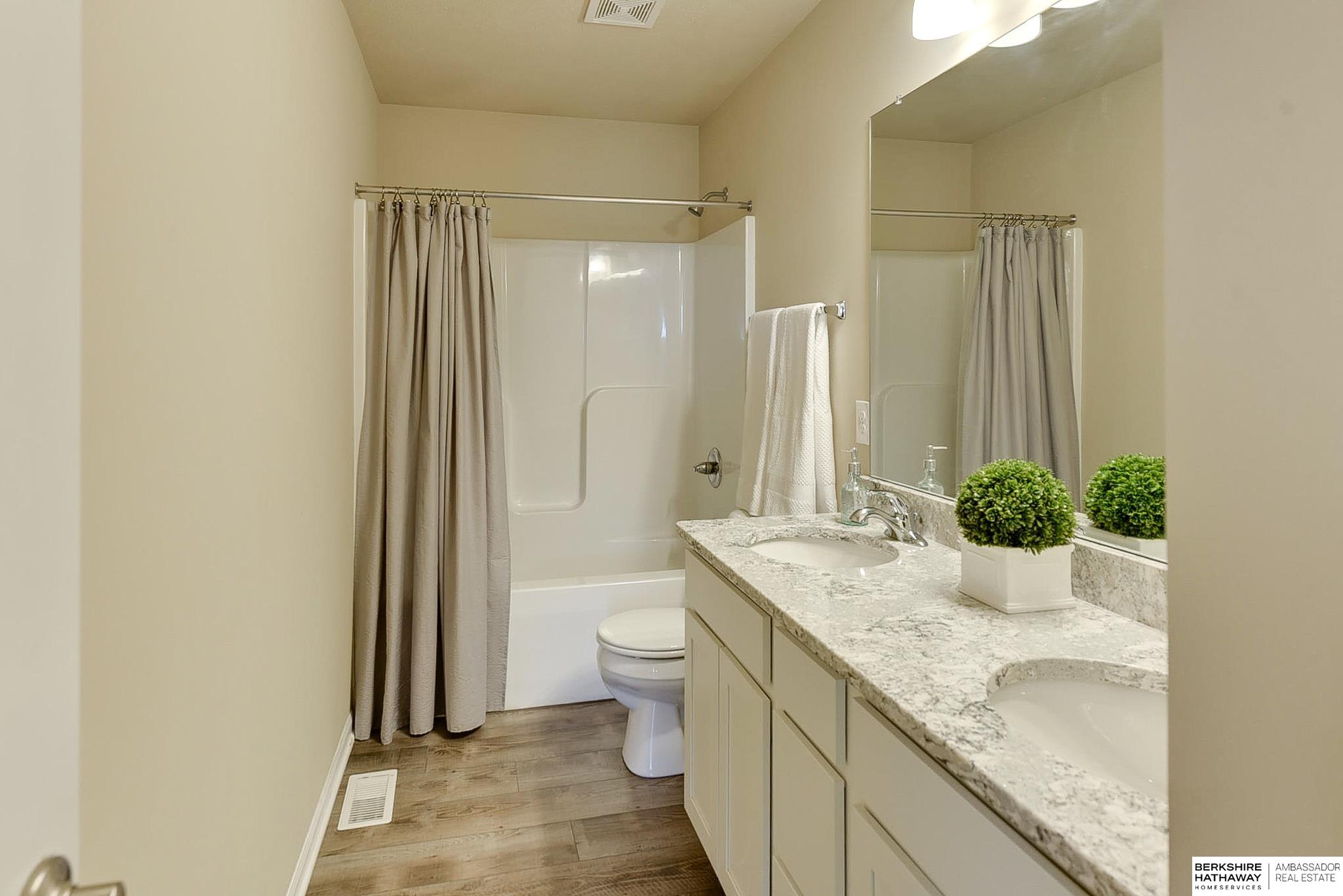 Papillion, Nebraska 68133, United States, 4 Bedrooms Bedrooms, ,3 BathroomsBathrooms,Residential,Active,113407