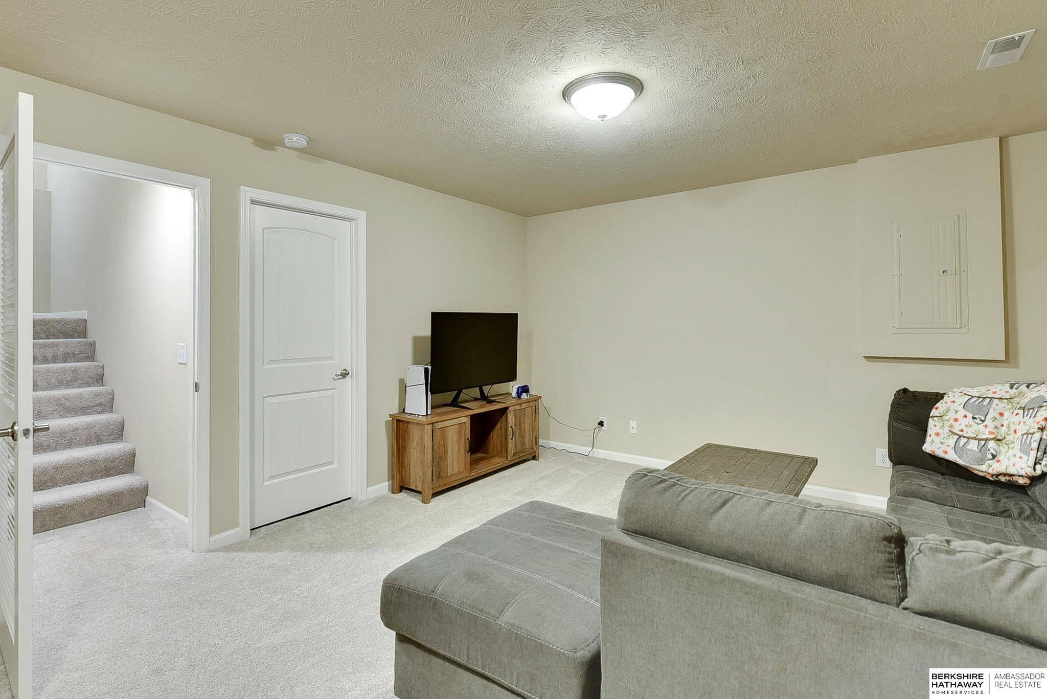 Papillion, Nebraska 68133, United States, 4 Bedrooms Bedrooms, ,3 BathroomsBathrooms,Residential,Active,113407