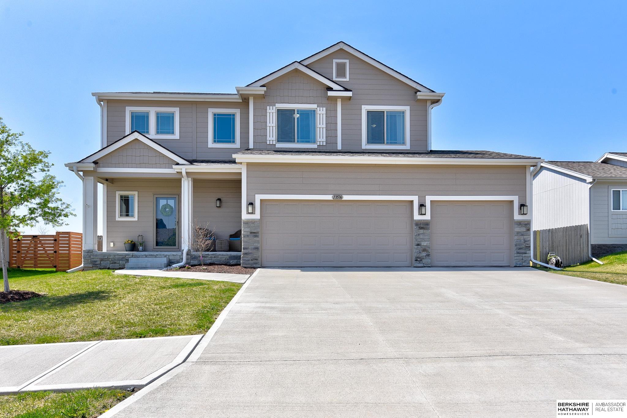 Papillion, Nebraska 68133, United States, 4 Bedrooms Bedrooms, ,3 BathroomsBathrooms,Residential,Active,113407