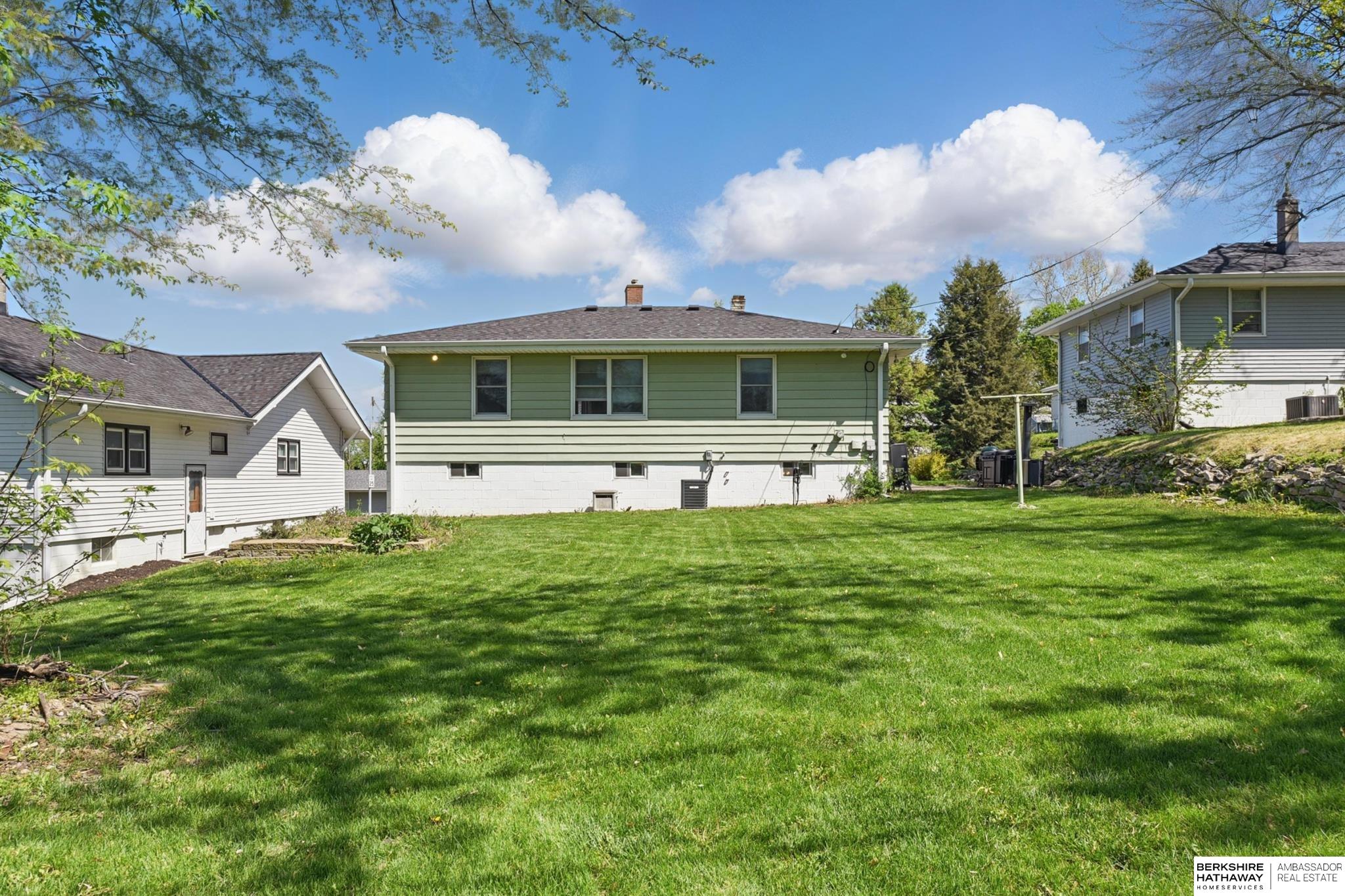 Omaha, Nebraska 68105, United States, 3 Bedrooms Bedrooms, ,2 BathroomsBathrooms,Residential,Pending,124173