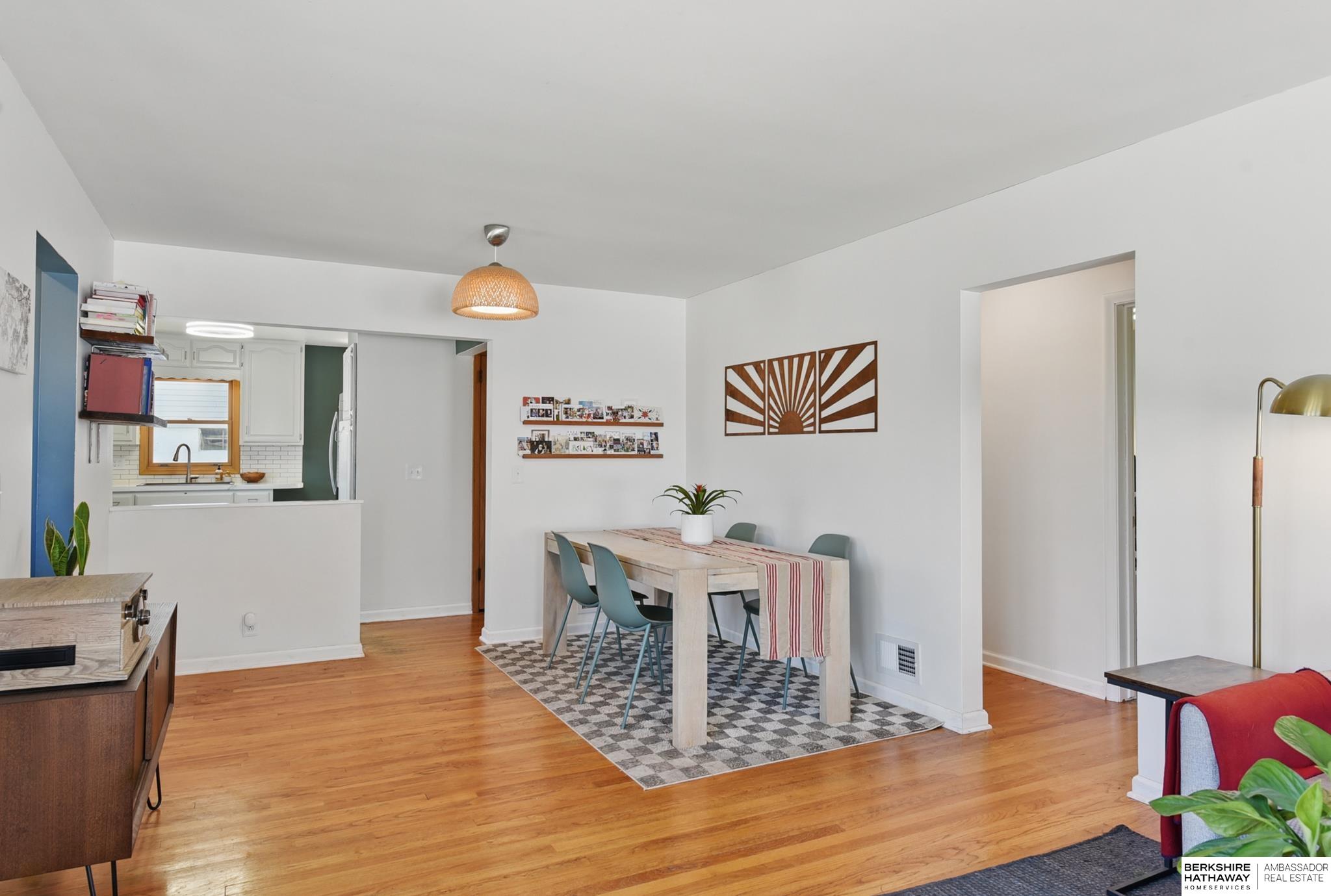 Omaha, Nebraska 68105, United States, 3 Bedrooms Bedrooms, ,2 BathroomsBathrooms,Residential,Pending,124173