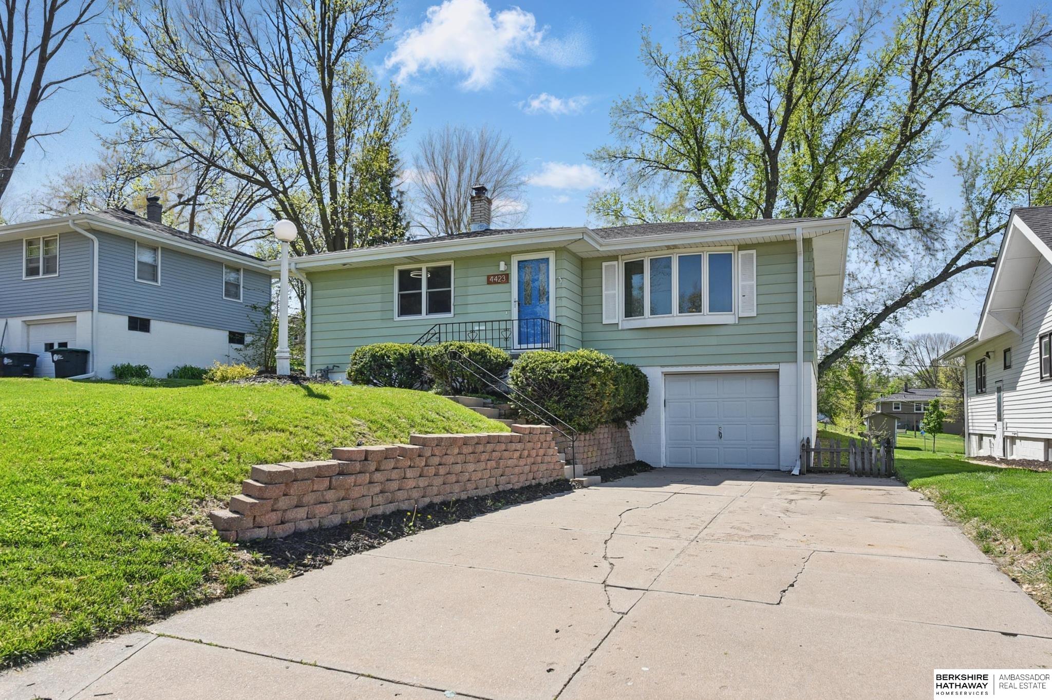 Omaha, Nebraska 68105, United States, 3 Bedrooms Bedrooms, ,2 BathroomsBathrooms,Residential,Pending,124173