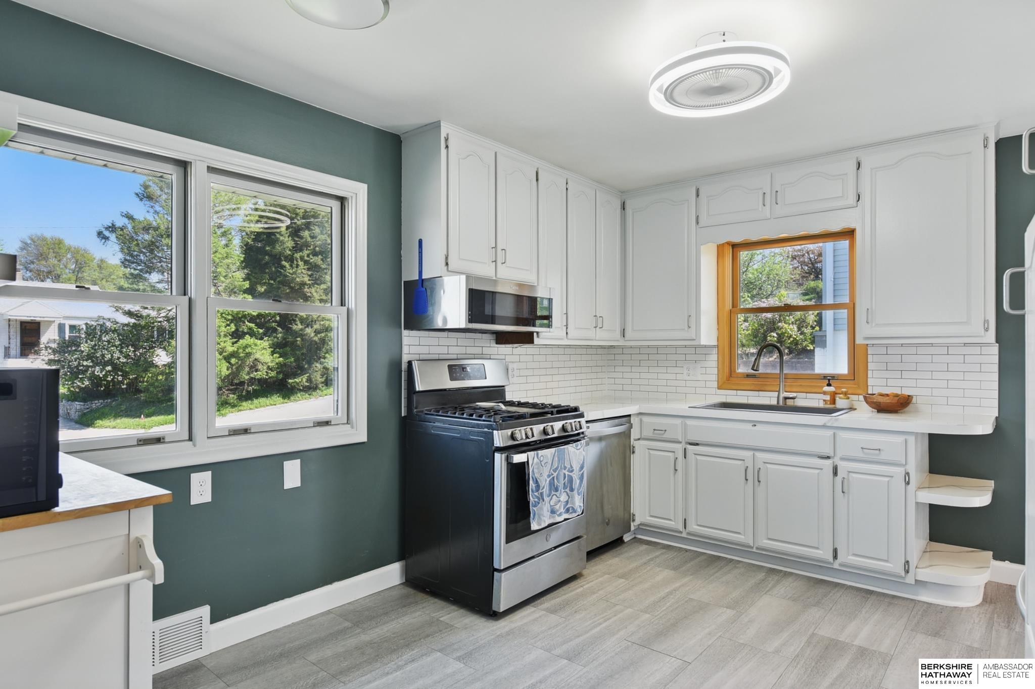 Omaha, Nebraska 68105, United States, 3 Bedrooms Bedrooms, ,2 BathroomsBathrooms,Residential,Pending,124173