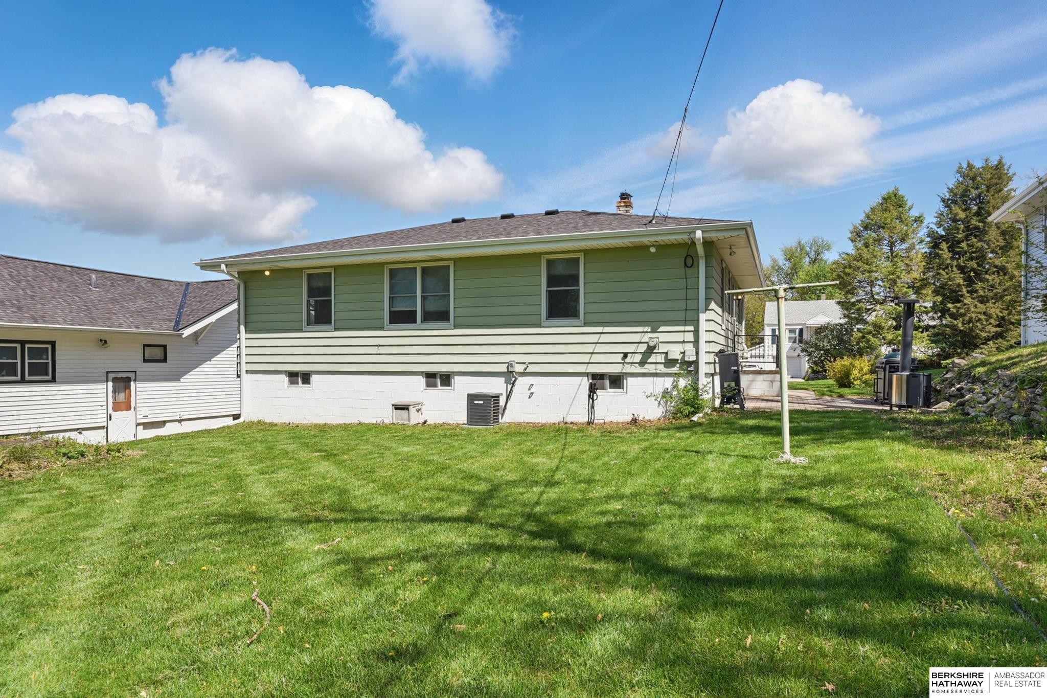 Omaha, Nebraska 68105, United States, 3 Bedrooms Bedrooms, ,2 BathroomsBathrooms,Residential,Pending,124173