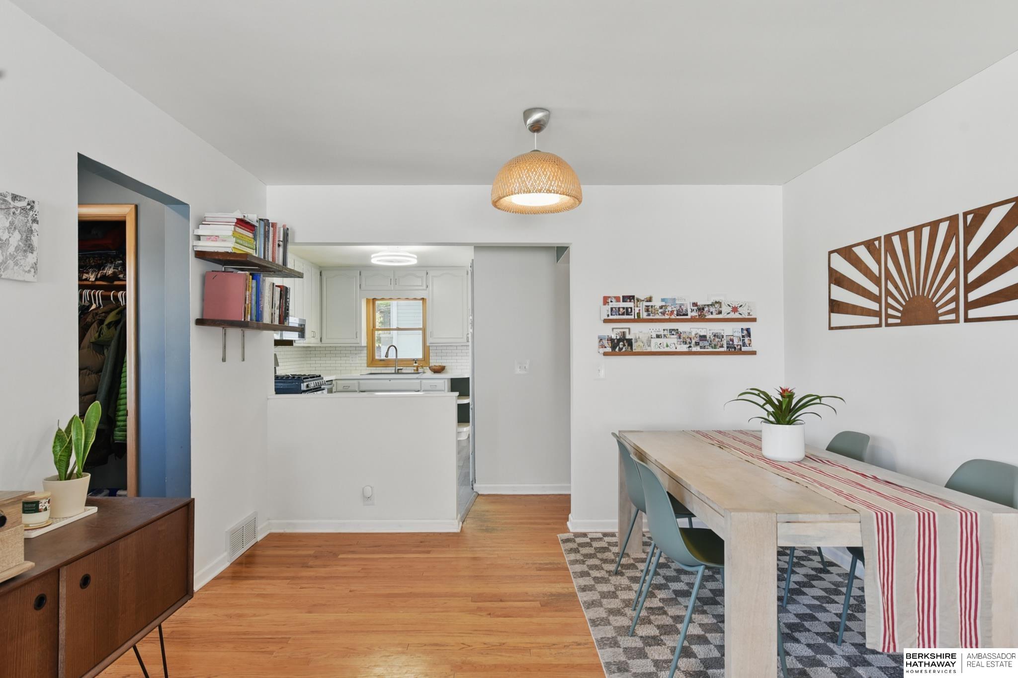 Omaha, Nebraska 68105, United States, 3 Bedrooms Bedrooms, ,2 BathroomsBathrooms,Residential,Pending,124173