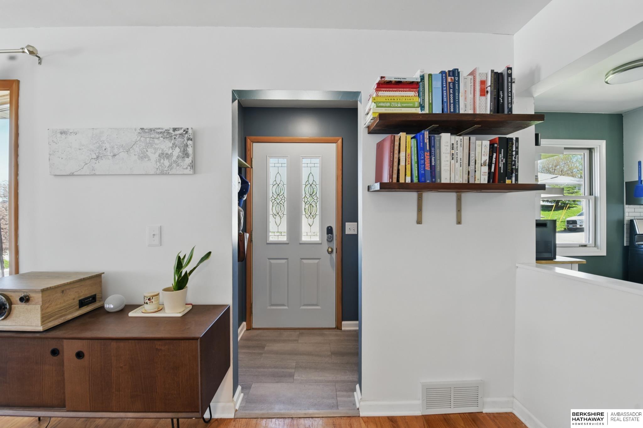 Omaha, Nebraska 68105, United States, 3 Bedrooms Bedrooms, ,2 BathroomsBathrooms,Residential,Pending,124173