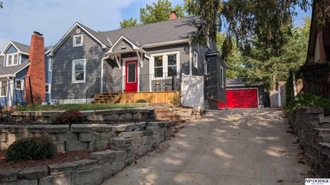 Photo of 872 Elmwood Avenue, Lincoln, NE 68510 (MLS # 22626024)
