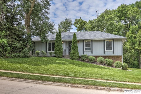 Photo of 904 S 153 Street, Omaha, NE 68154 (MLS # 22617930)