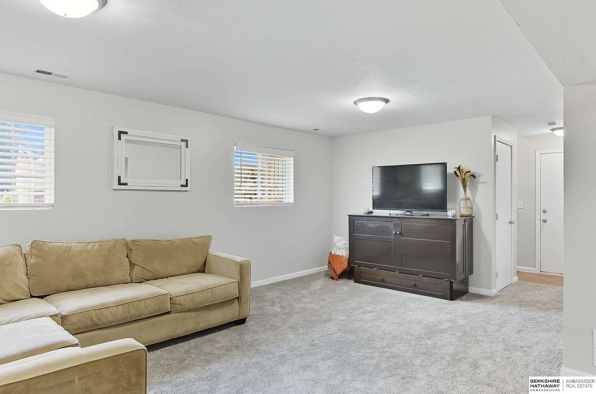 Omaha, Nebraska 68164, United States, 3 Bedrooms Bedrooms, ,3 BathroomsBathrooms,Residential,Active,223732